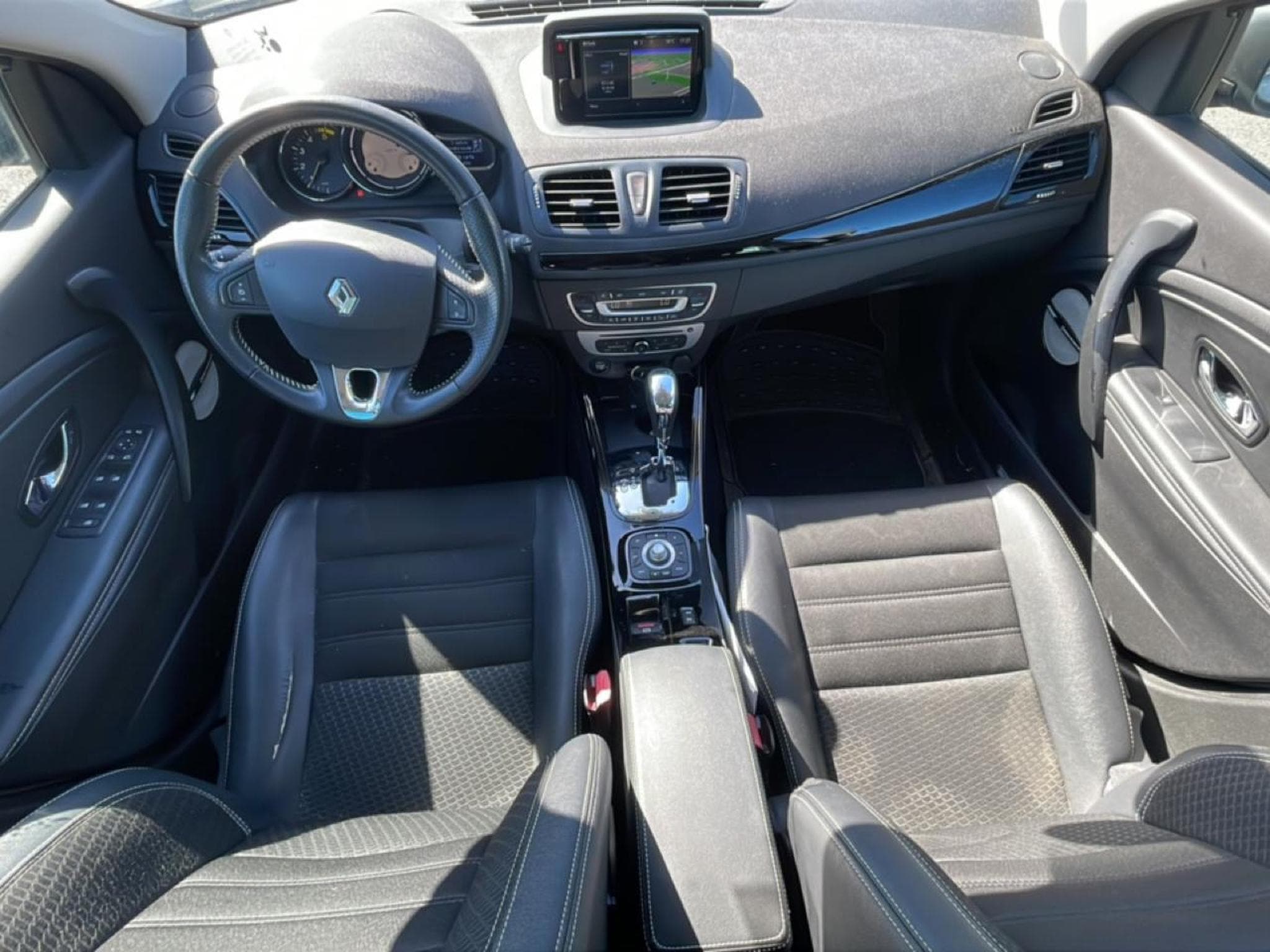 Renault MEGANE III ESTATE 1.5 DCI 110 BOSE EDC (2015) - Photo 9