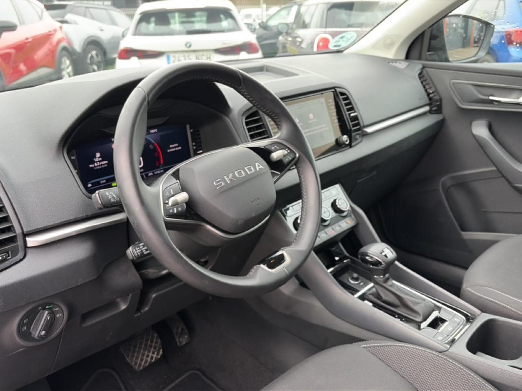 Skoda KAROQ 1.5 TSI 150 SELECTION DSG7 (2025) - Foto 10