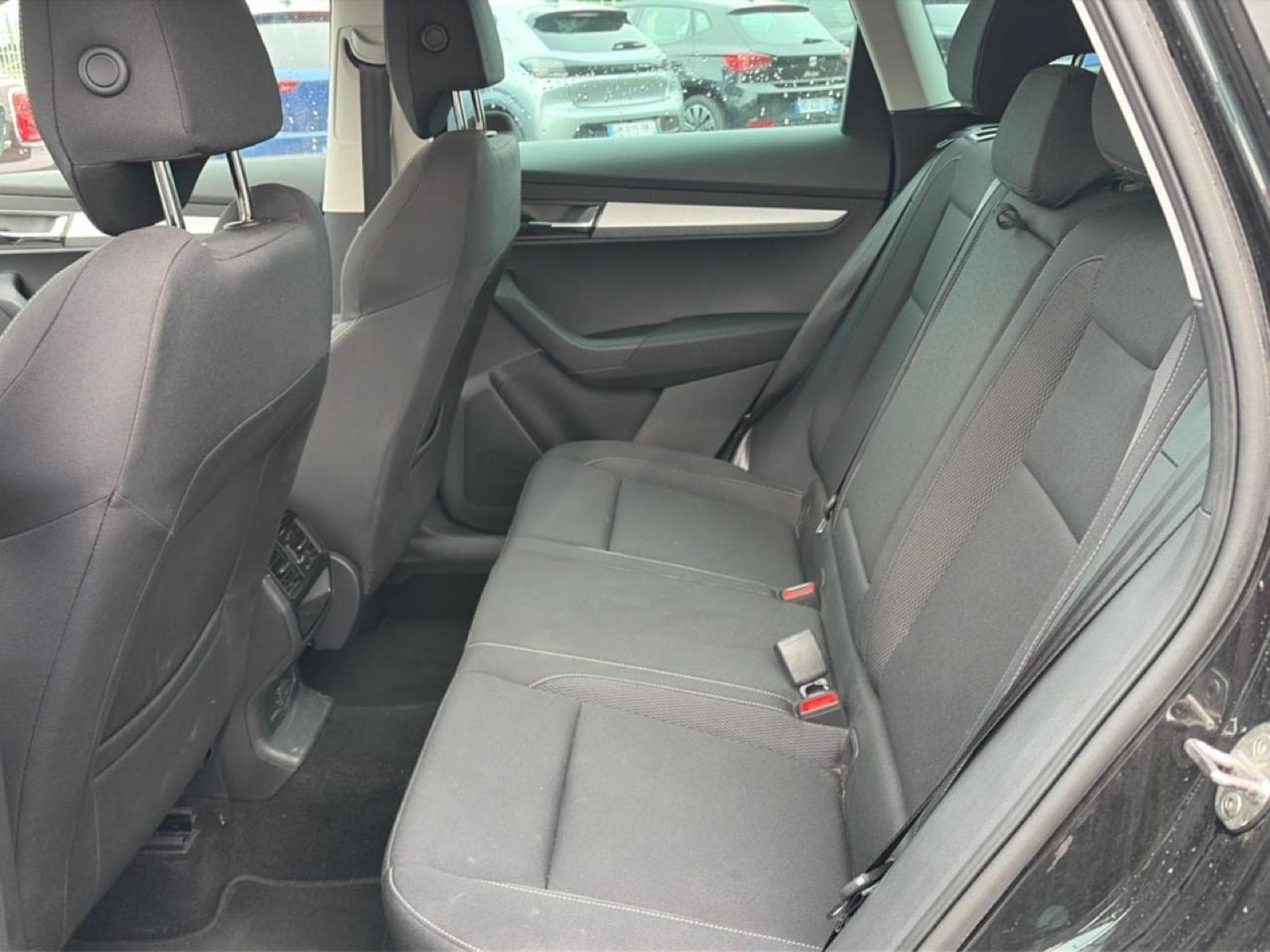 Skoda KAROQ 1.5 TSI 150 SELECTION DSG7 (2025) - Foto 13