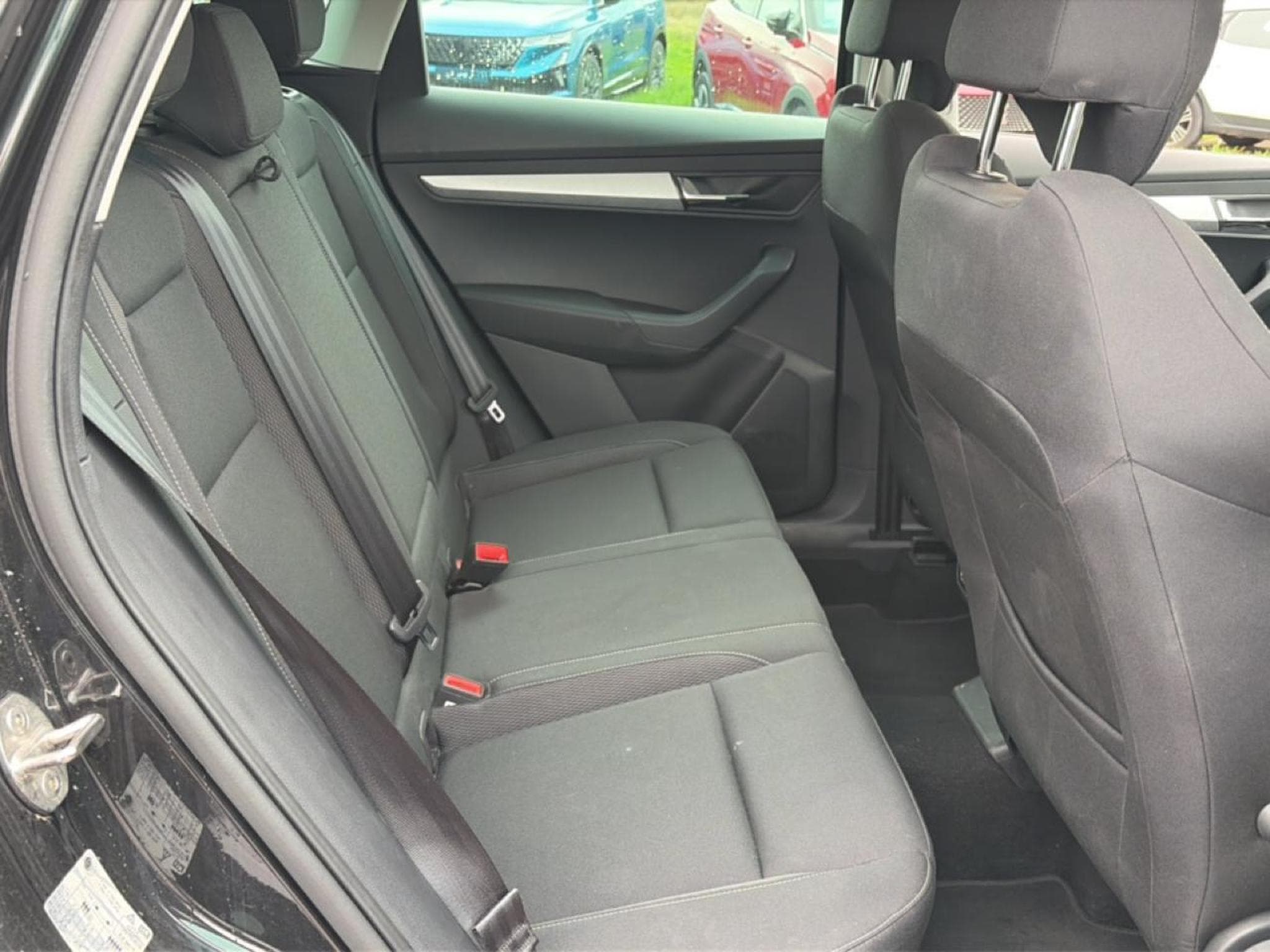 Skoda KAROQ 1.5 TSI 150 SELECTION DSG7 (2025) - Foto 14