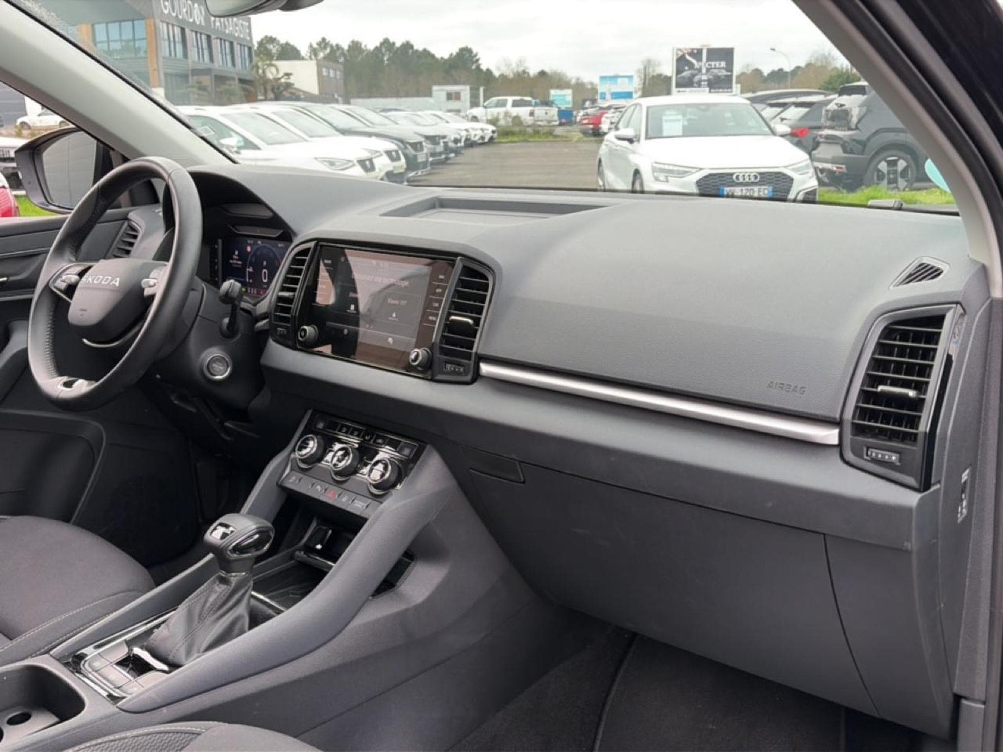 Skoda KAROQ 1.5 TSI 150 SELECTION DSG7 (2025) - Foto 15