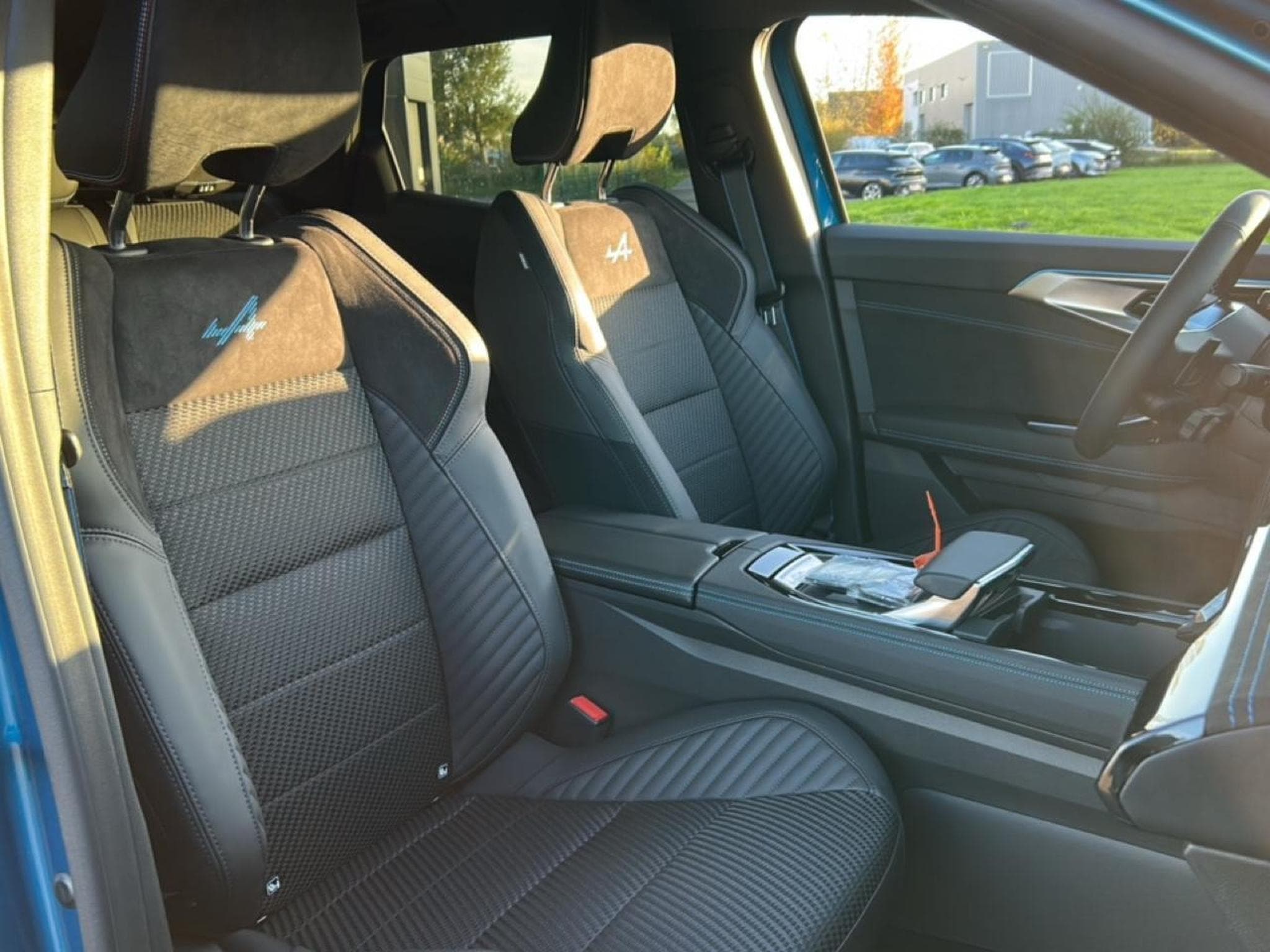 Renault AUSTRAL 1.2 E-TECH FULL HYBRID 200 ESPRIT ALPINE (2025) - Foto 14