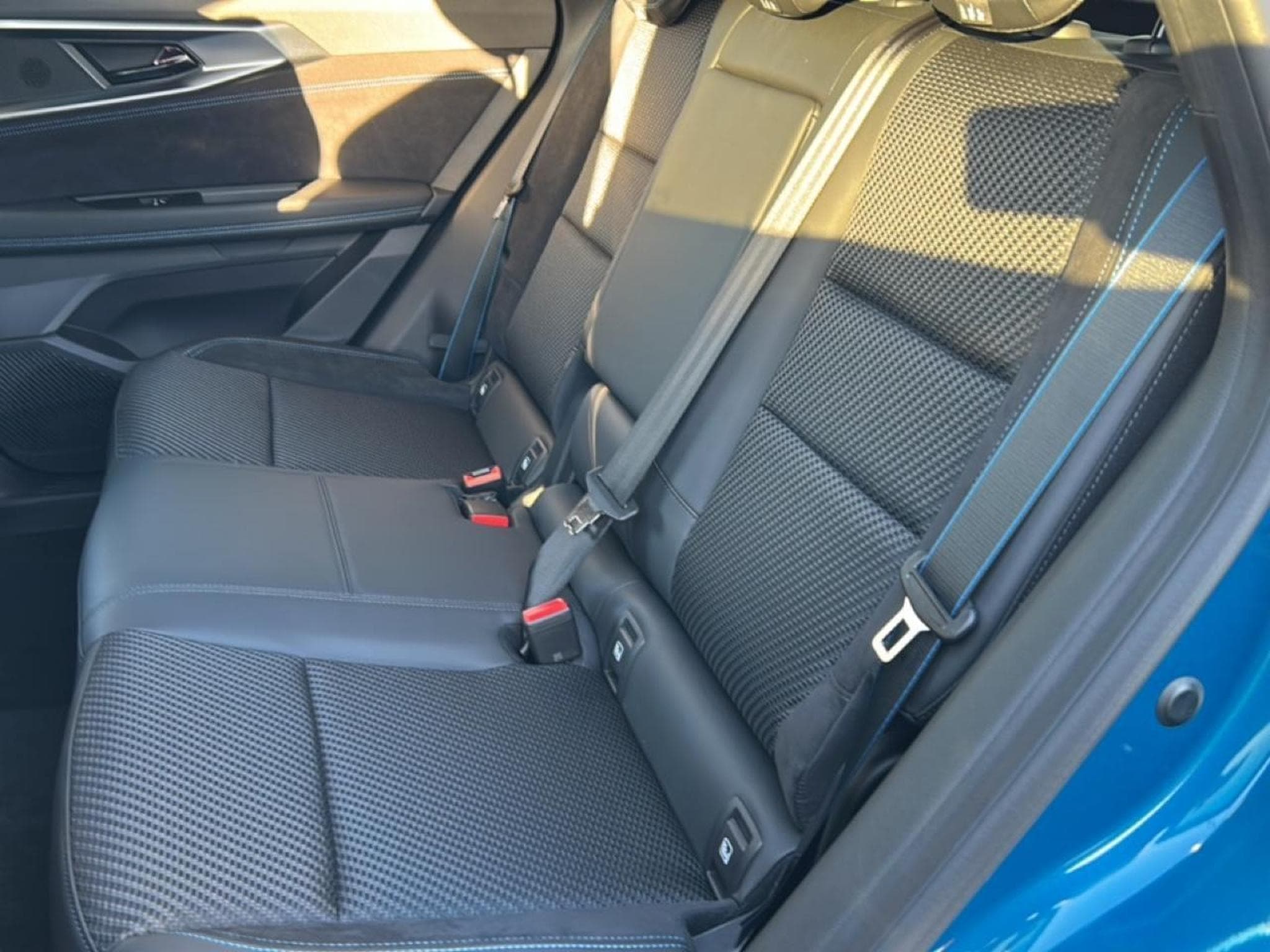 Renault AUSTRAL 1.2 E-TECH FULL HYBRID 200 ESPRIT ALPINE (2025) - Foto 16