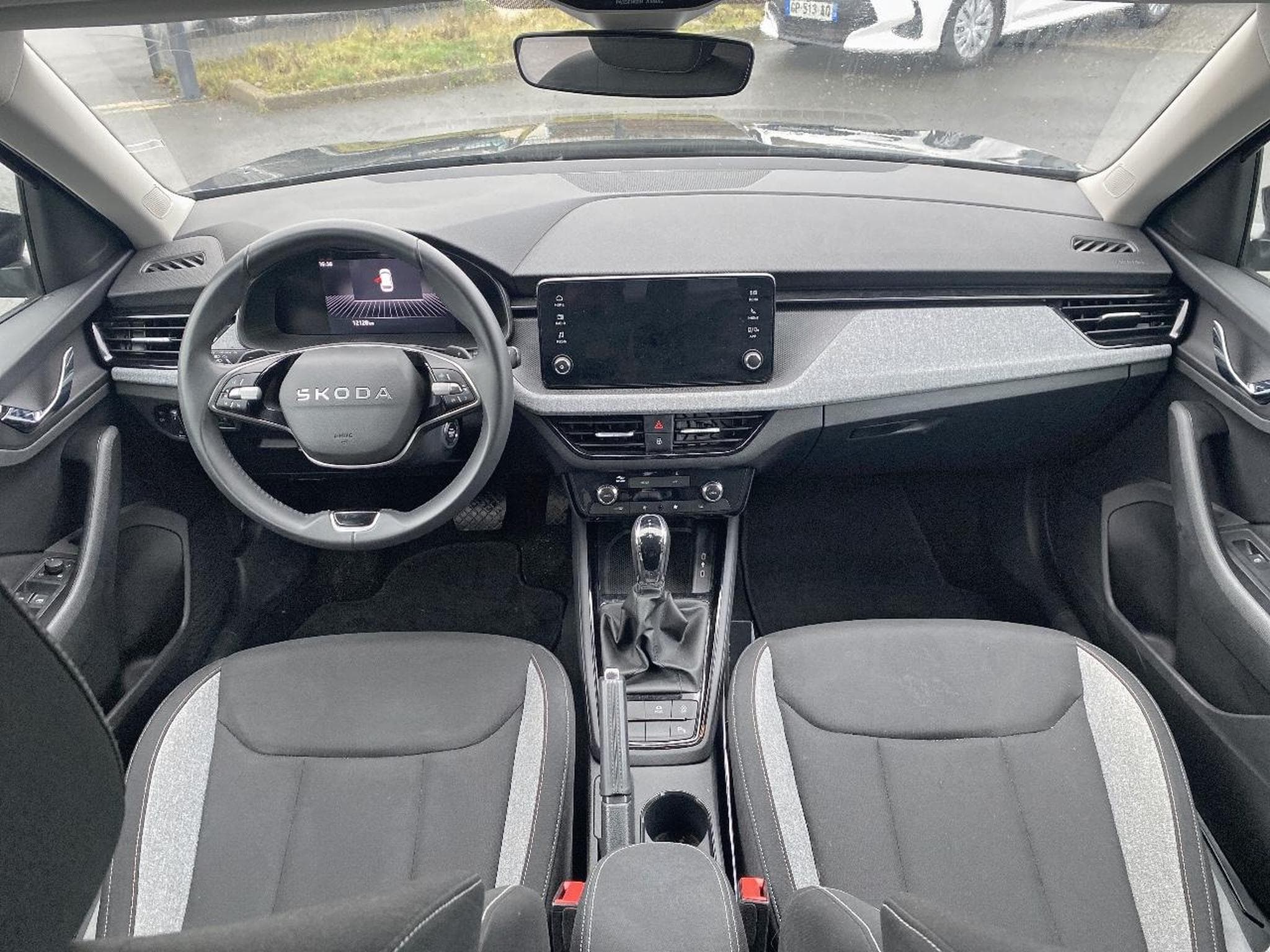 Skoda KAMIQ 1.0 TSI 116 SELECTION DSG7 (2025) - Foto 9
