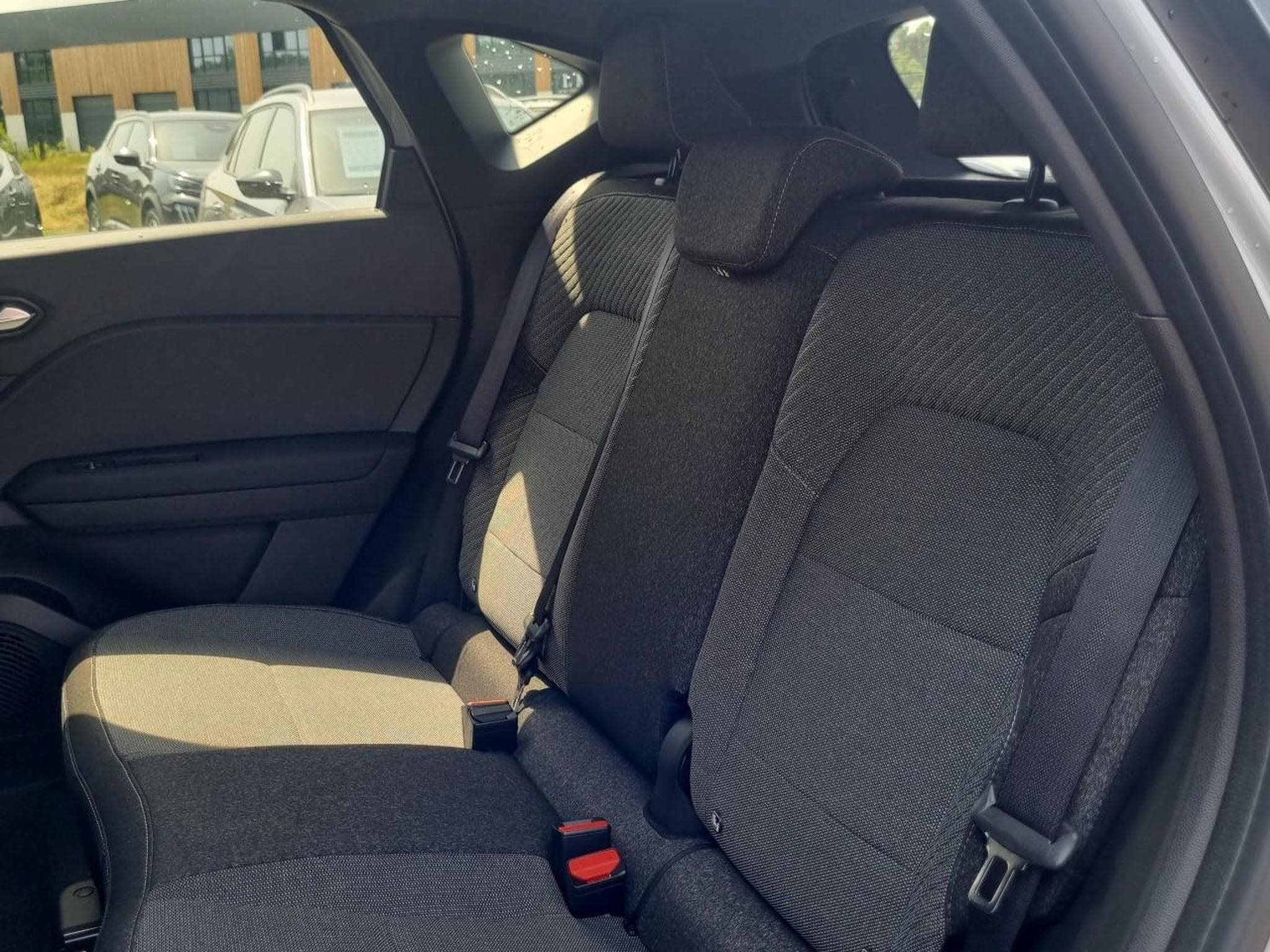 Renault CAPTUR II 1.6 E-TECH HYBRIDE 145 TECHNO (2025) - Foto 15