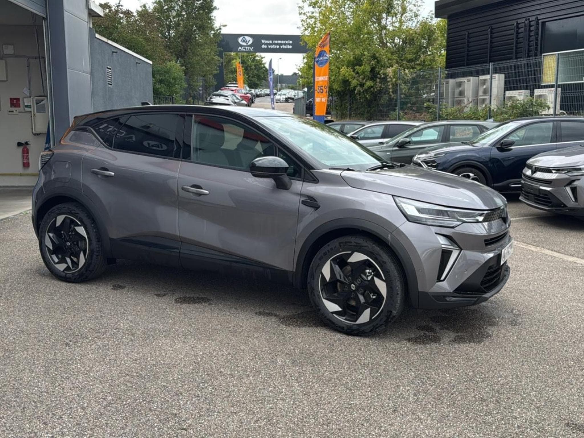 Renault CAPTUR II 1.6 E-TECH HYBRIDE 145 TECHNO (2025) - Foto 3