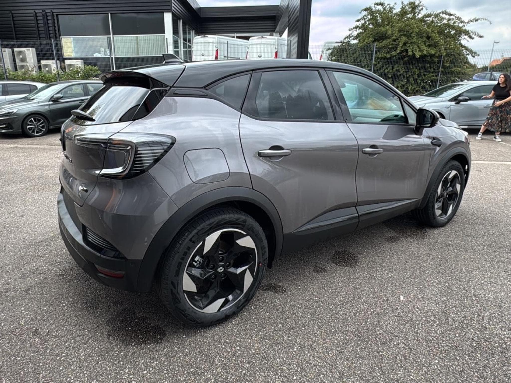 Renault CAPTUR II 1.6 E-TECH HYBRIDE 145 TECHNO (2025) - Foto 5
