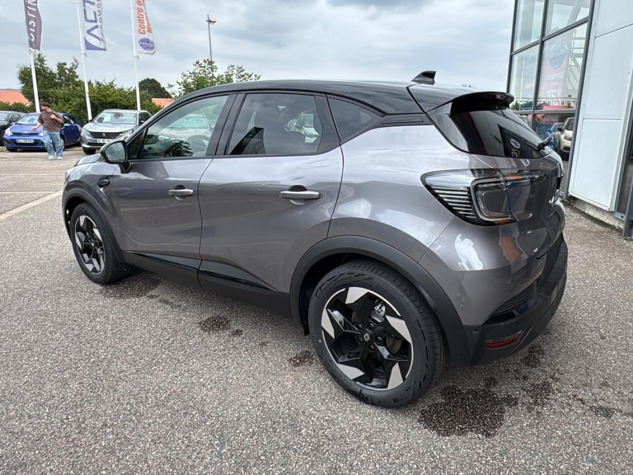Renault CAPTUR II 1.6 E-TECH HYBRIDE 145 TECHNO (2025) - Foto 7