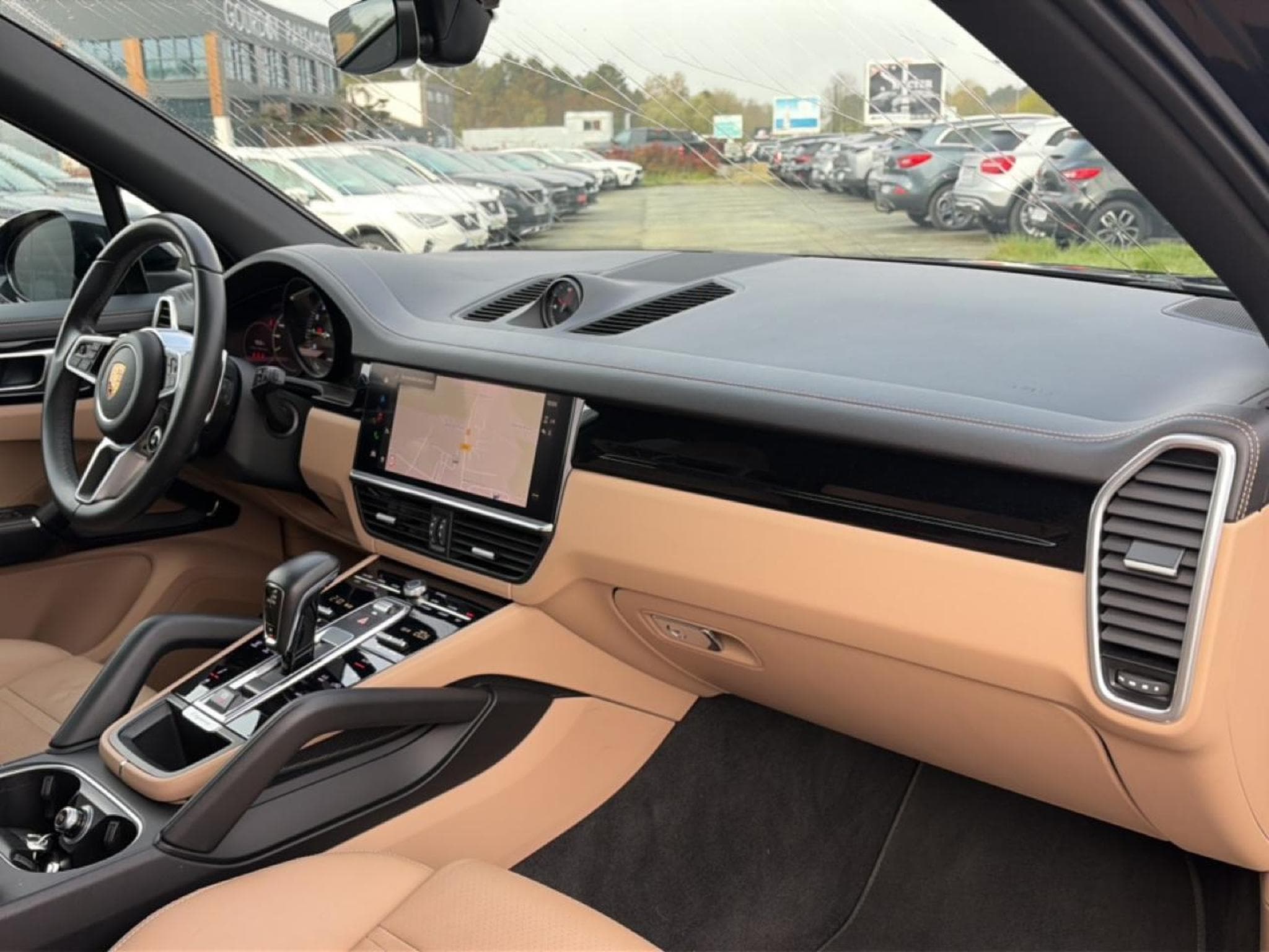 Porsche CAYENNE (9YA) 3.0 V6 462 E-HYBRID PLATINUM EDITION (2023) - Photo 14
