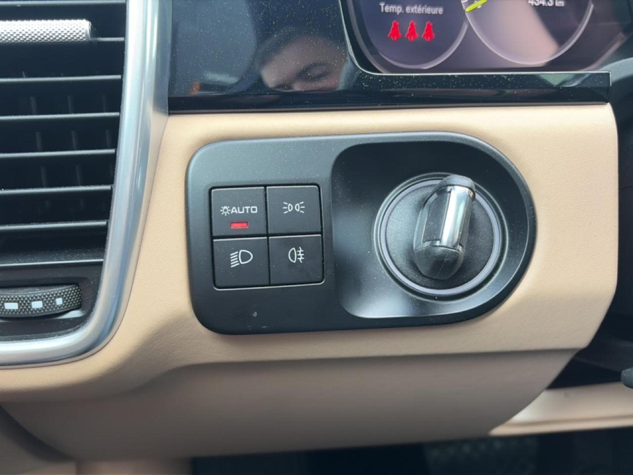 Porsche CAYENNE (9YA) 3.0 V6 462 E-HYBRID PLATINUM EDITION (2023) - Photo 19