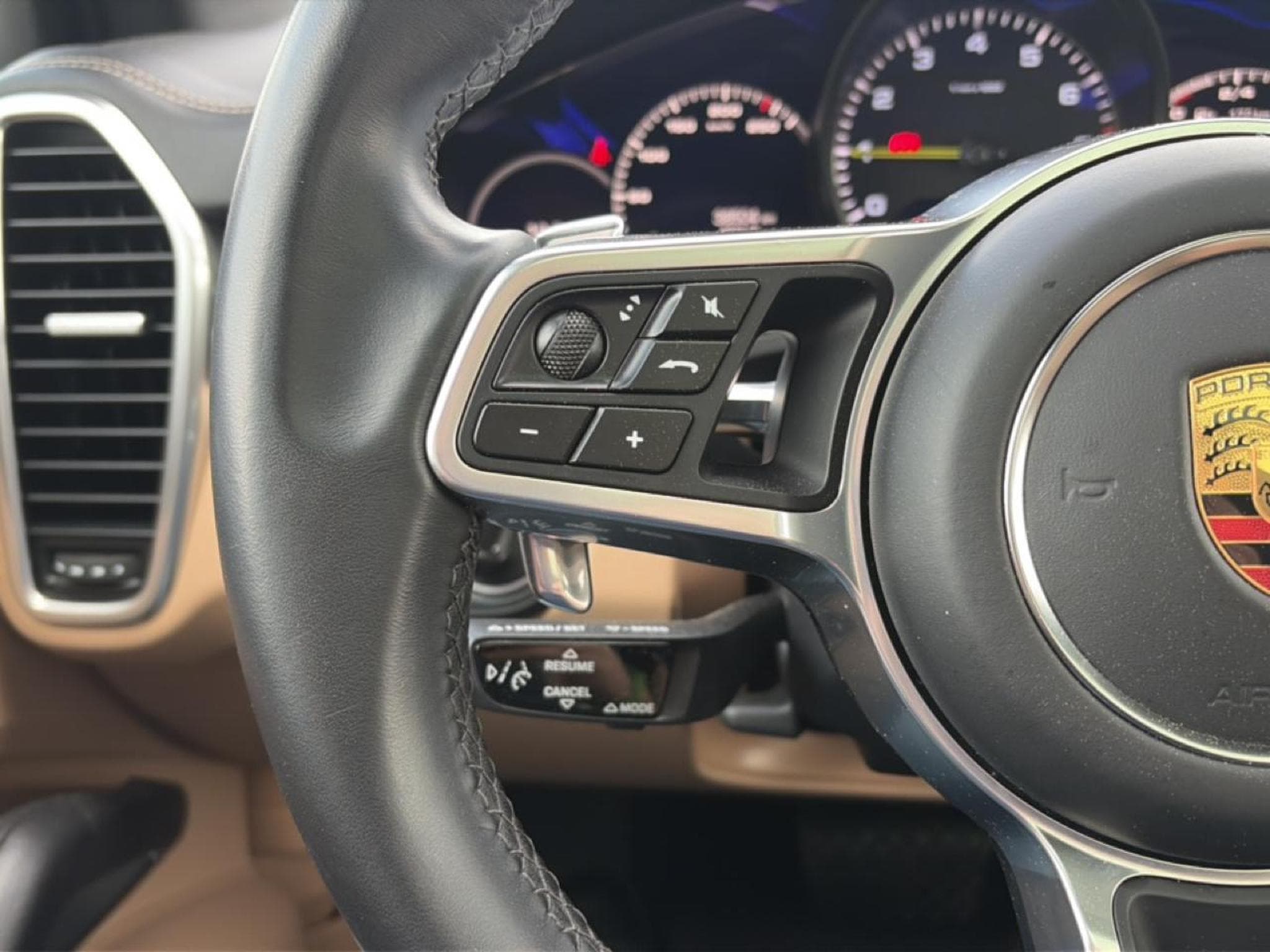Porsche CAYENNE (9YA) 3.0 V6 462 E-HYBRID PLATINUM EDITION (2023) - Photo 20