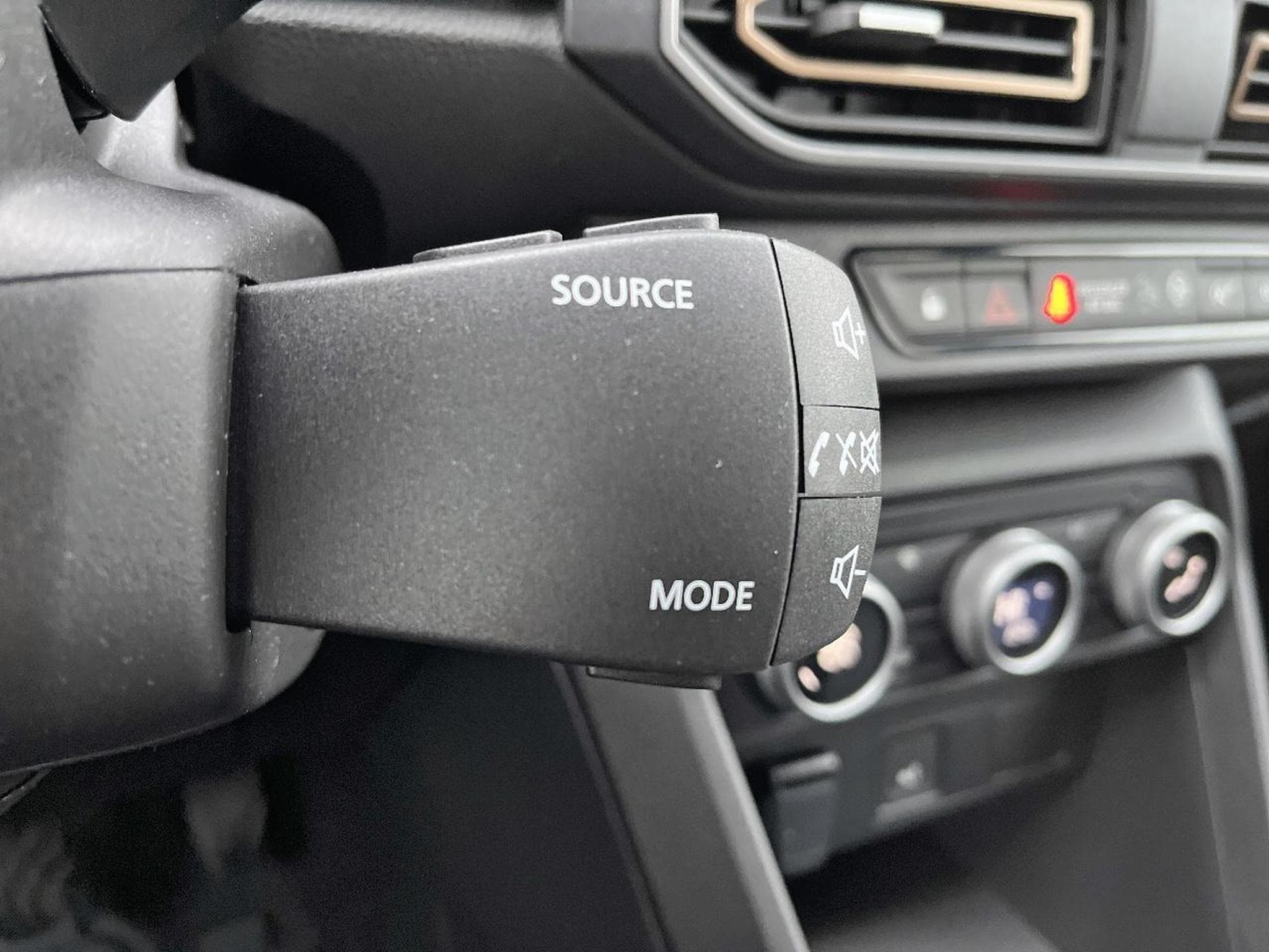 Dacia JOGGER 1.0 TCE 110 EXTREME 7 PLACES (2025) - Photo 16