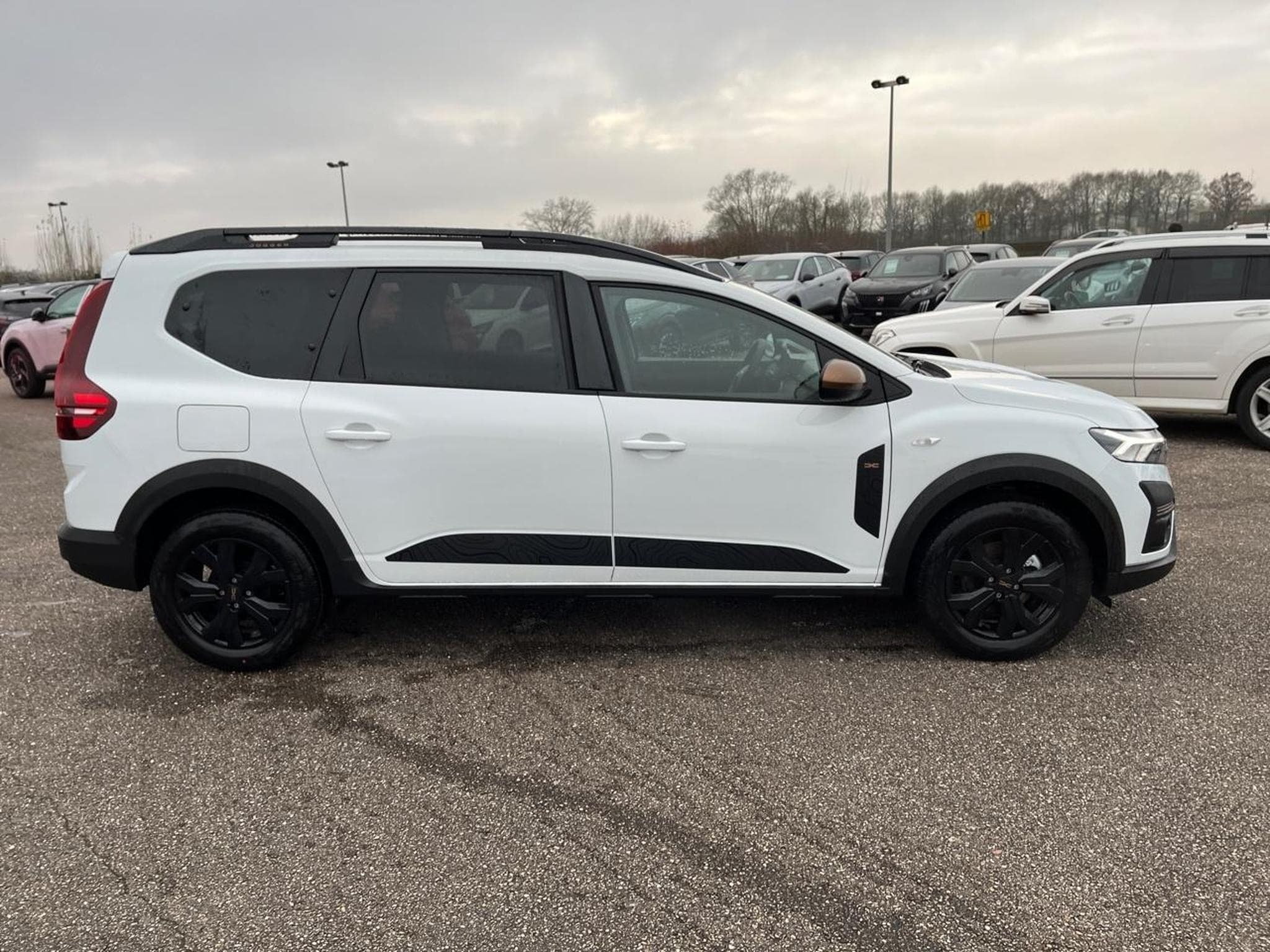 Dacia JOGGER 1.0 TCE 110 EXTREME 7 PLACES (2025) - Photo 4