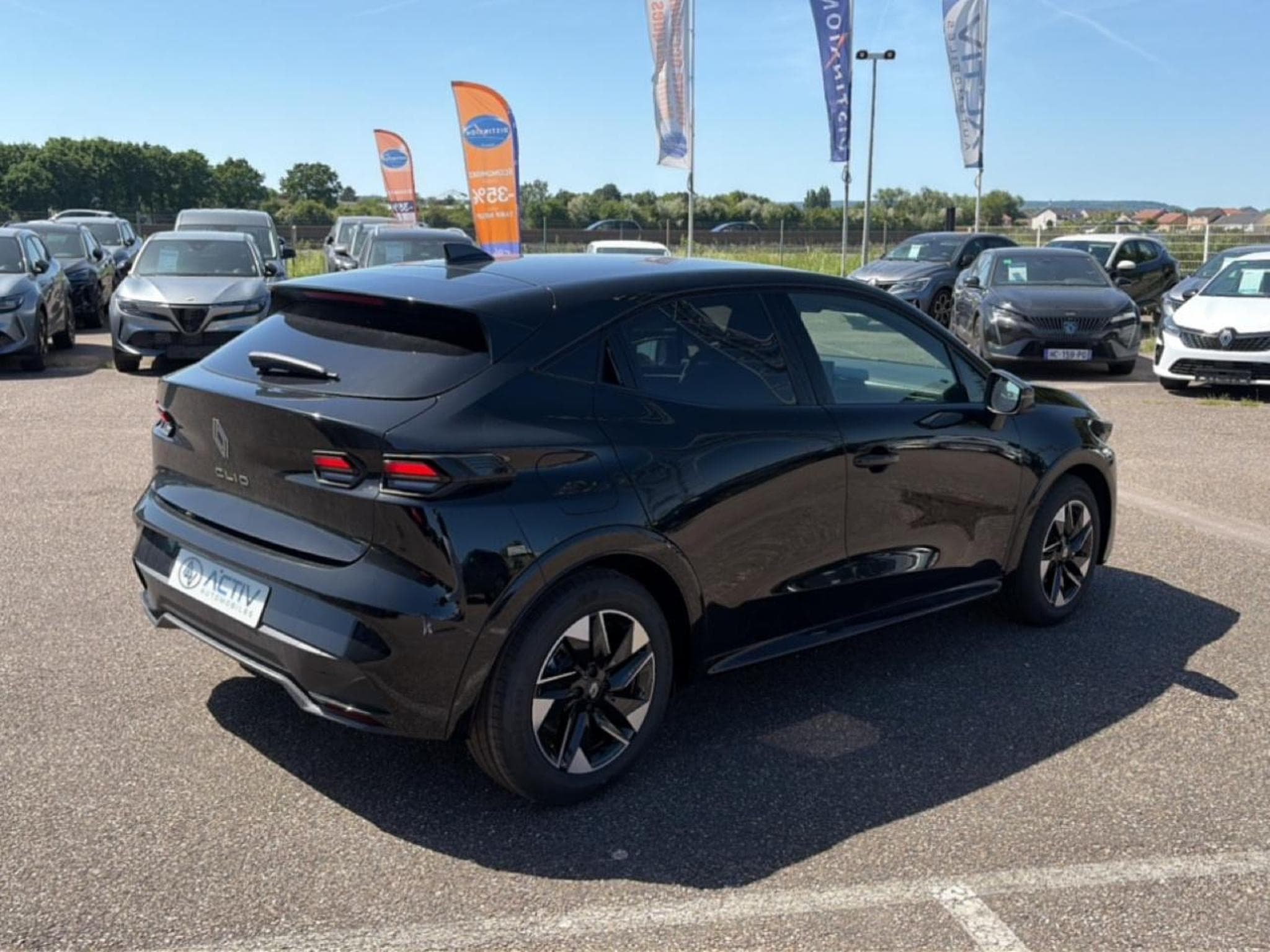 Renault CLIO VI 1.2 TCE 115 TECHNO EDC (2026) - Photo 5
