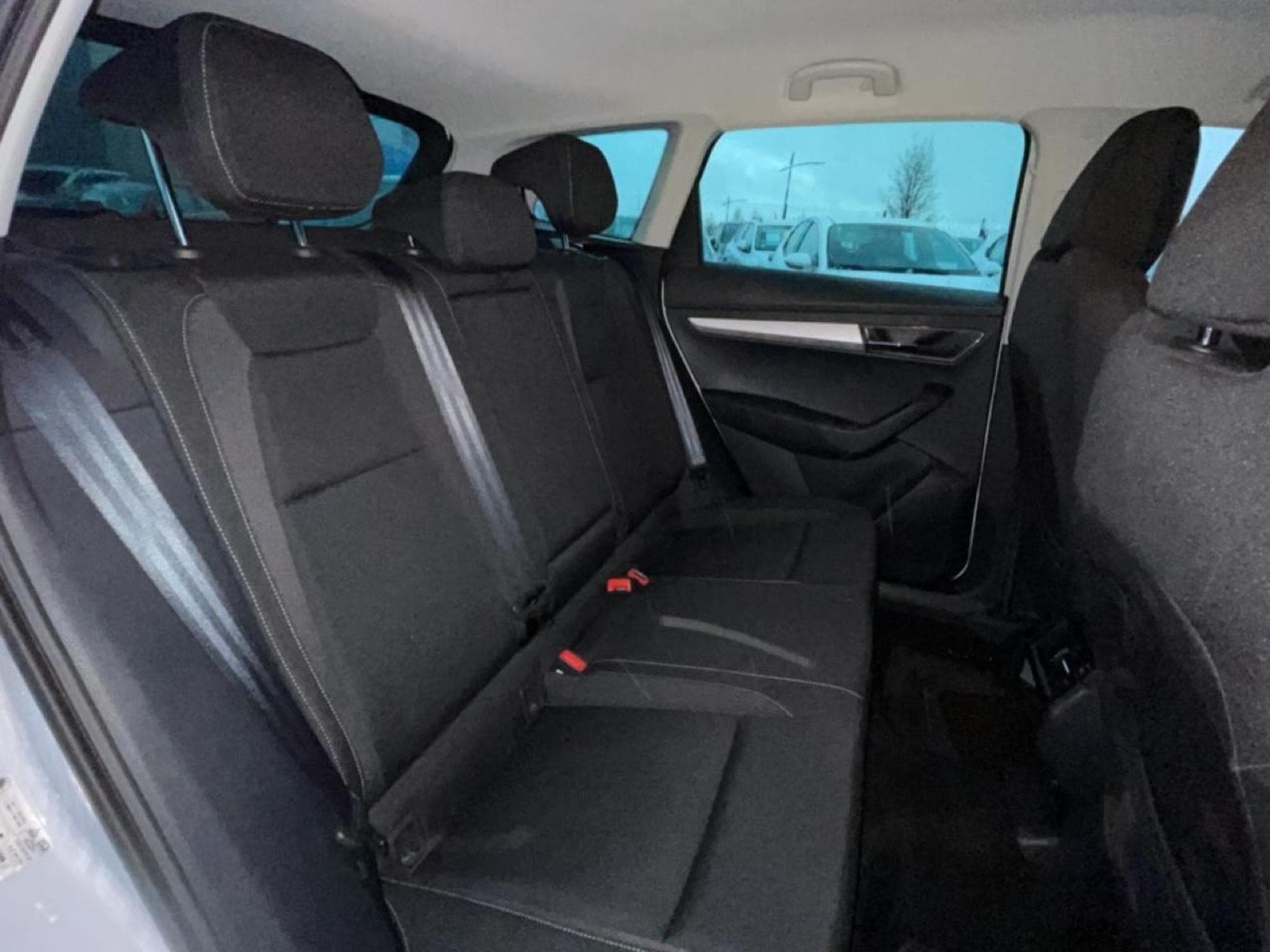 Skoda KAROQ 1.5 TSI 150 SELECTION DSG7 (2025) - Photo 16