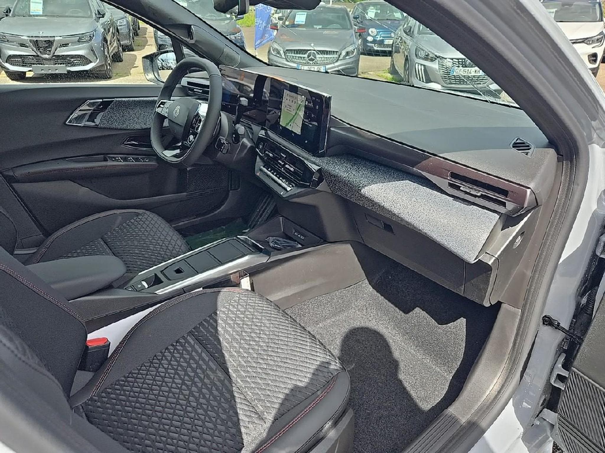 Renault CLIO VI 1.2 TCE 115 TECHNO EDC (2026) - Photo 11