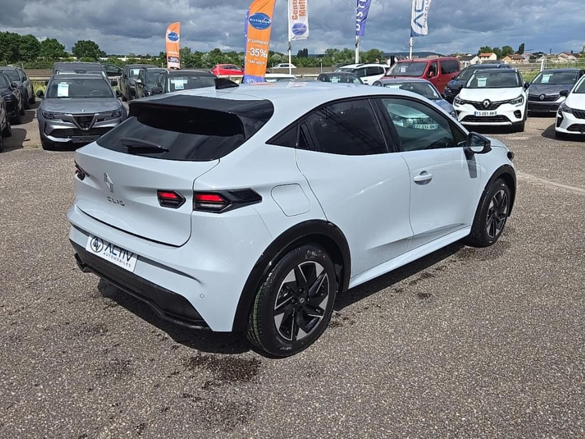 Renault CLIO VI 1.2 TCE 115 TECHNO EDC (2026) - Photo 5