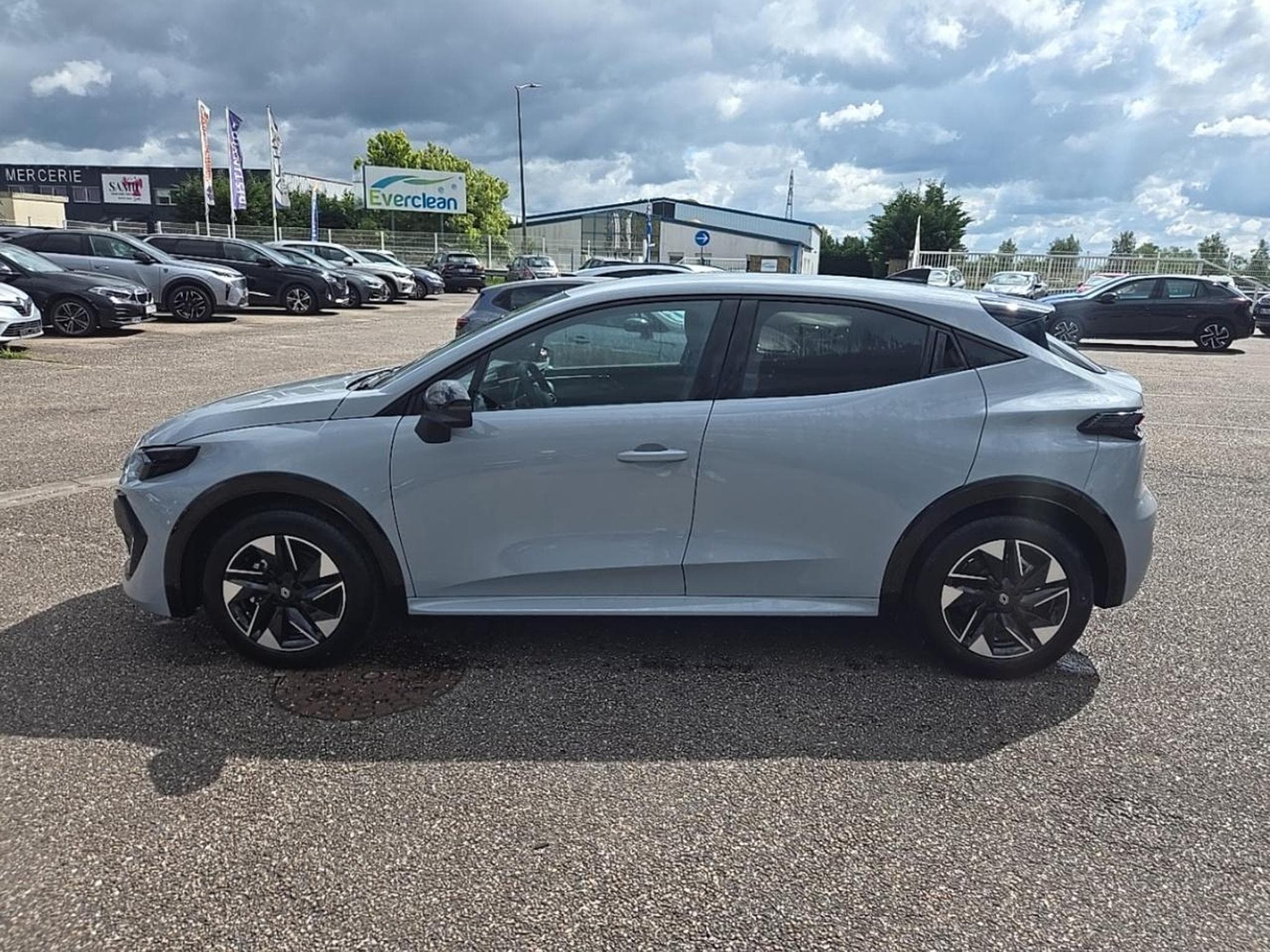 Renault CLIO VI 1.2 TCE 115 TECHNO EDC (2026) - Photo 8
