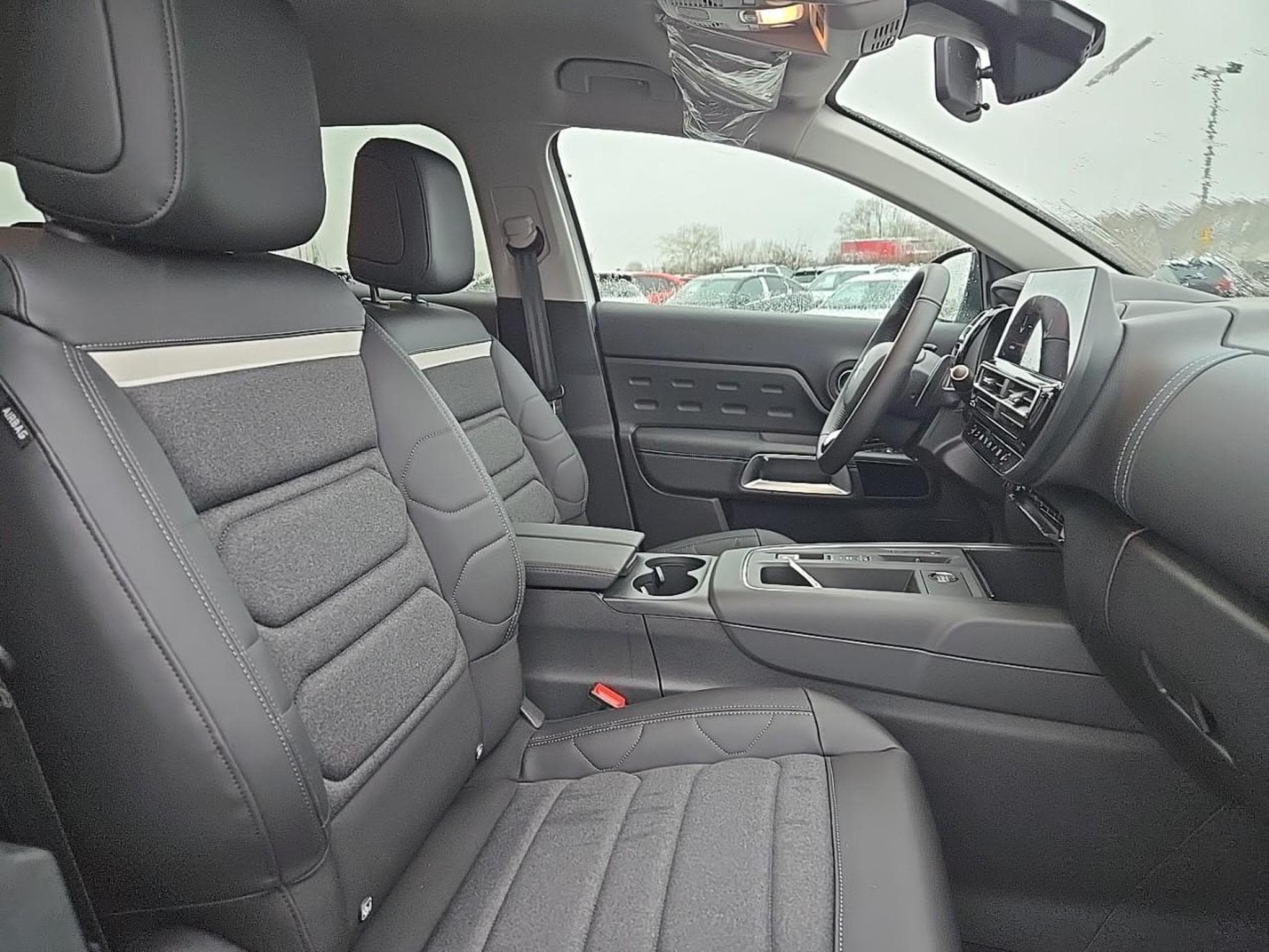 Citroen C5 AIRCROSS 1.2 HYBRIDE 145 PLUS E-DCS6 (2024) - Photo 12