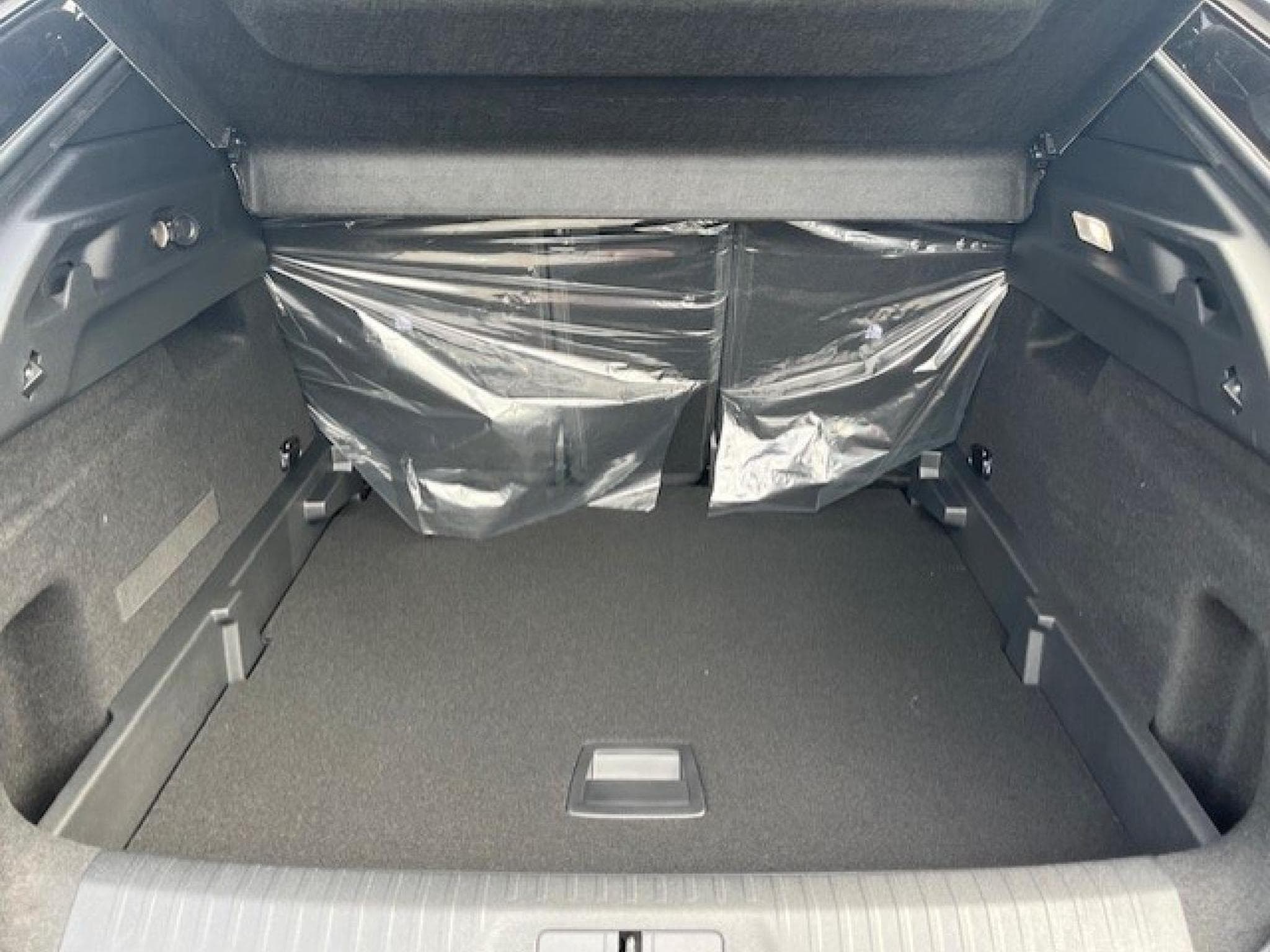 Peugeot 3008 1.2 HYBRID 136 GT E-DCS6 (2025) - Photo 18