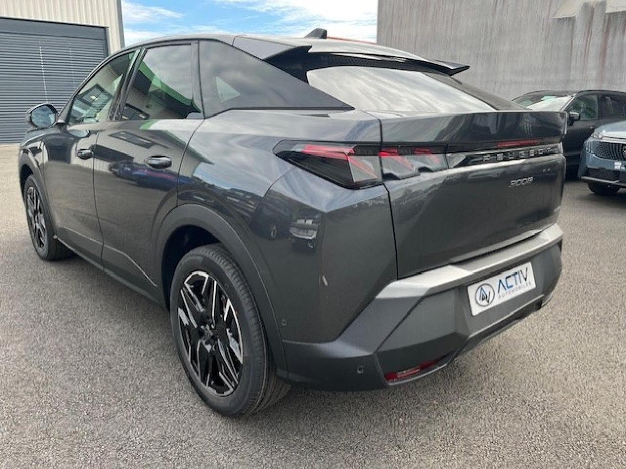 Peugeot 3008 1.2 HYBRID 136 GT E-DCS6 (2025) - Photo 6
