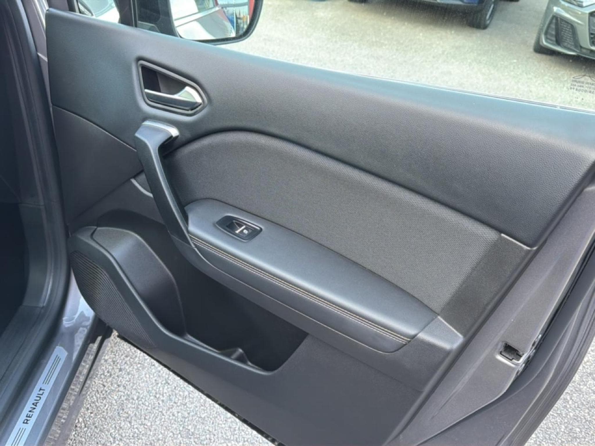 Renault SYMBIOZ 1.6 E-TECH FULL HYBRID 145 ICONIC (2025) - Photo 12