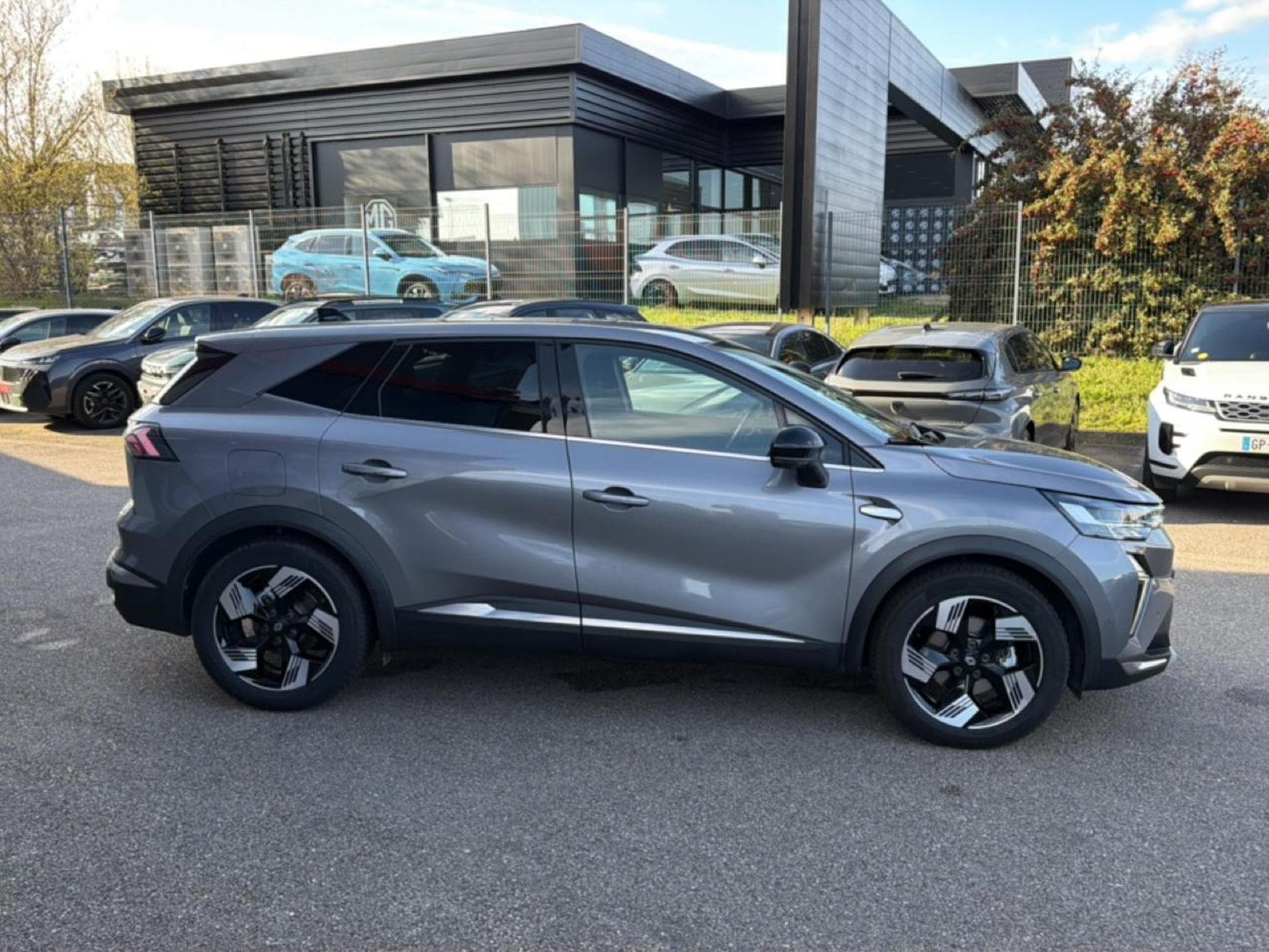 Renault SYMBIOZ 1.6 E-TECH FULL HYBRID 145 ICONIC (2025) - Photo 4