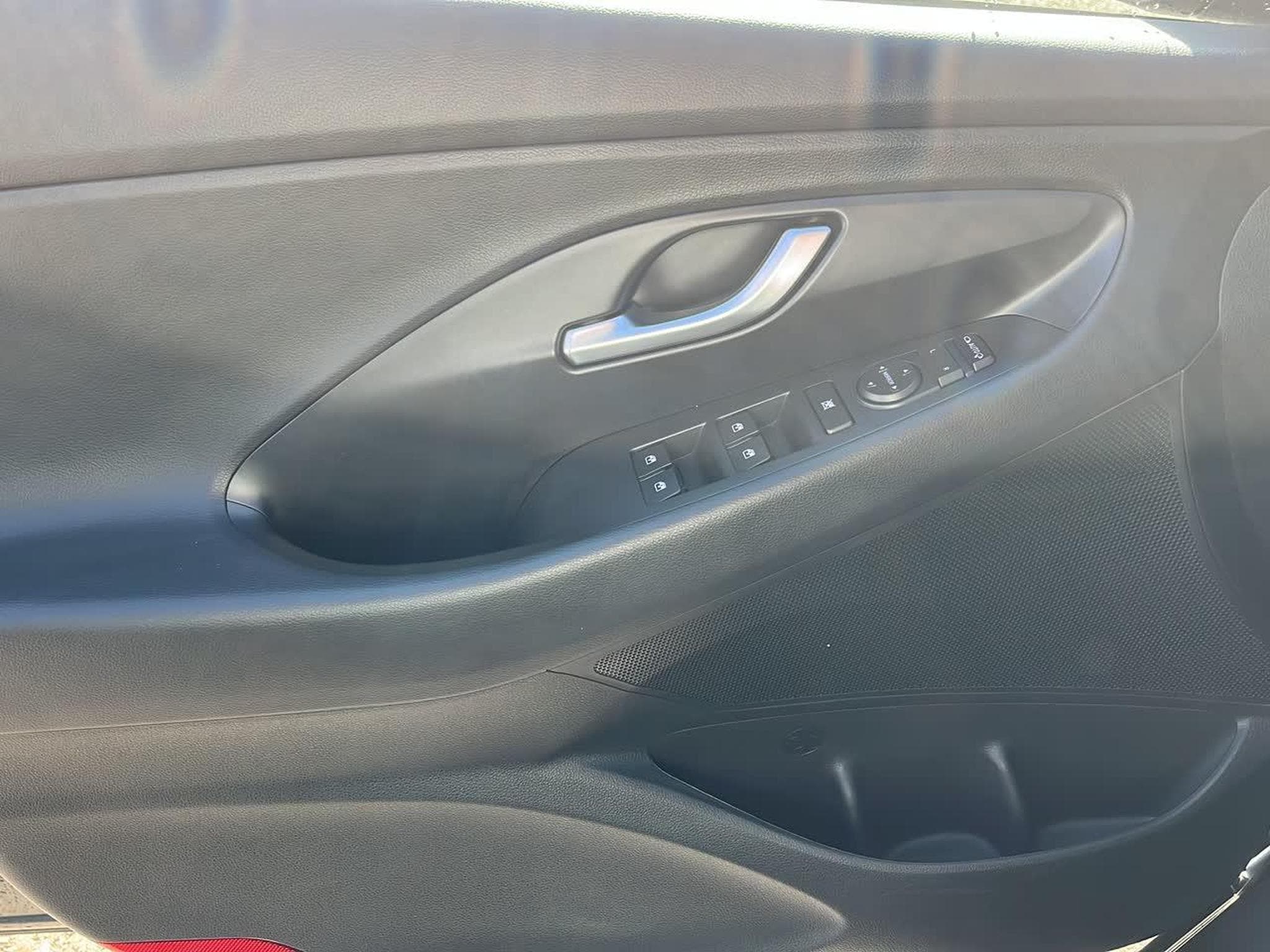 Hyundai I30 1.0 T-GDI 120 HYBRID CREATIVE DCT-7 (2024) - Photo 18