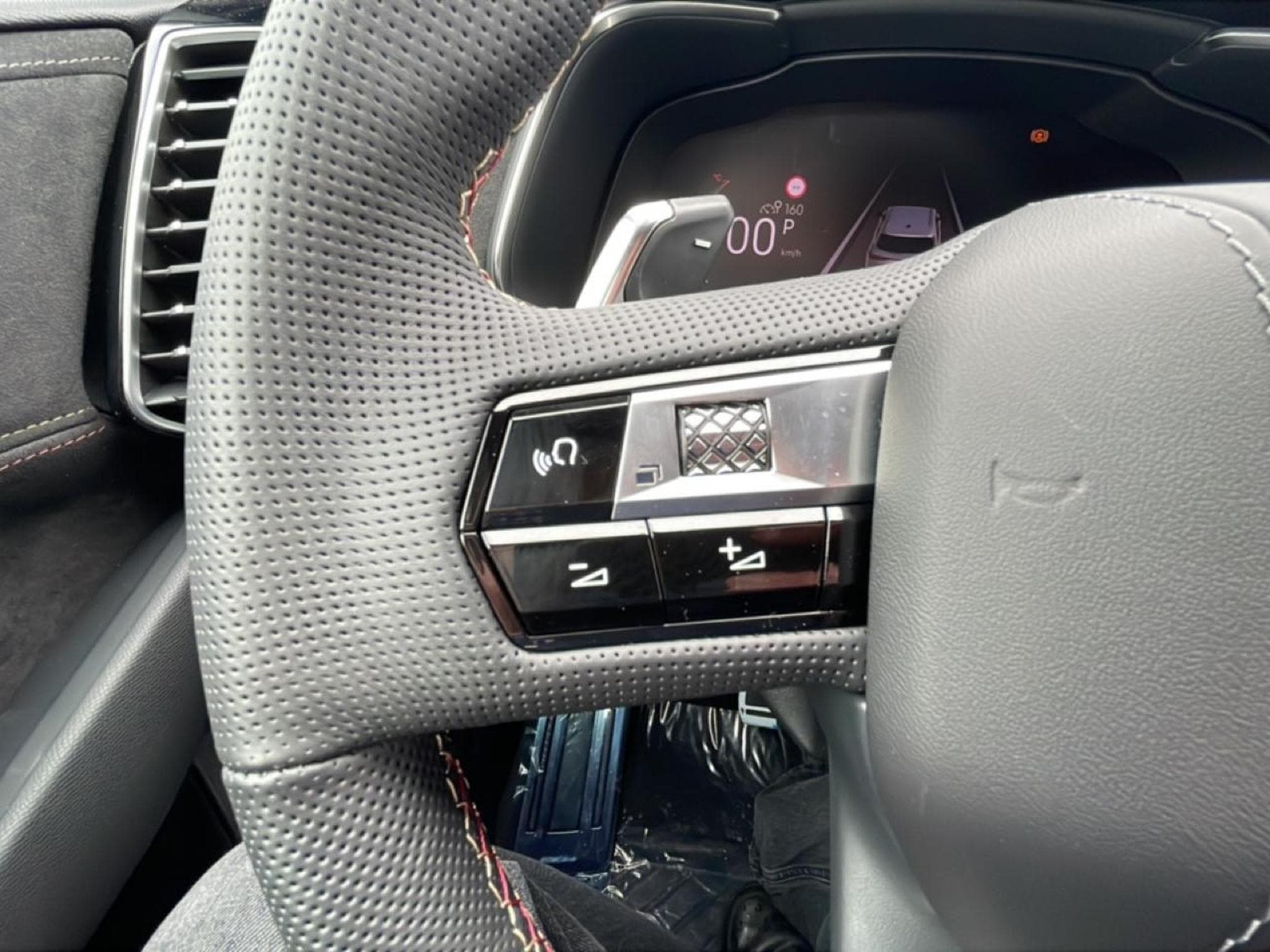 DS Automobiles DS7 1.5 BLUEHDI 130 PERFORMANCE LINE (2026) - Photo 14