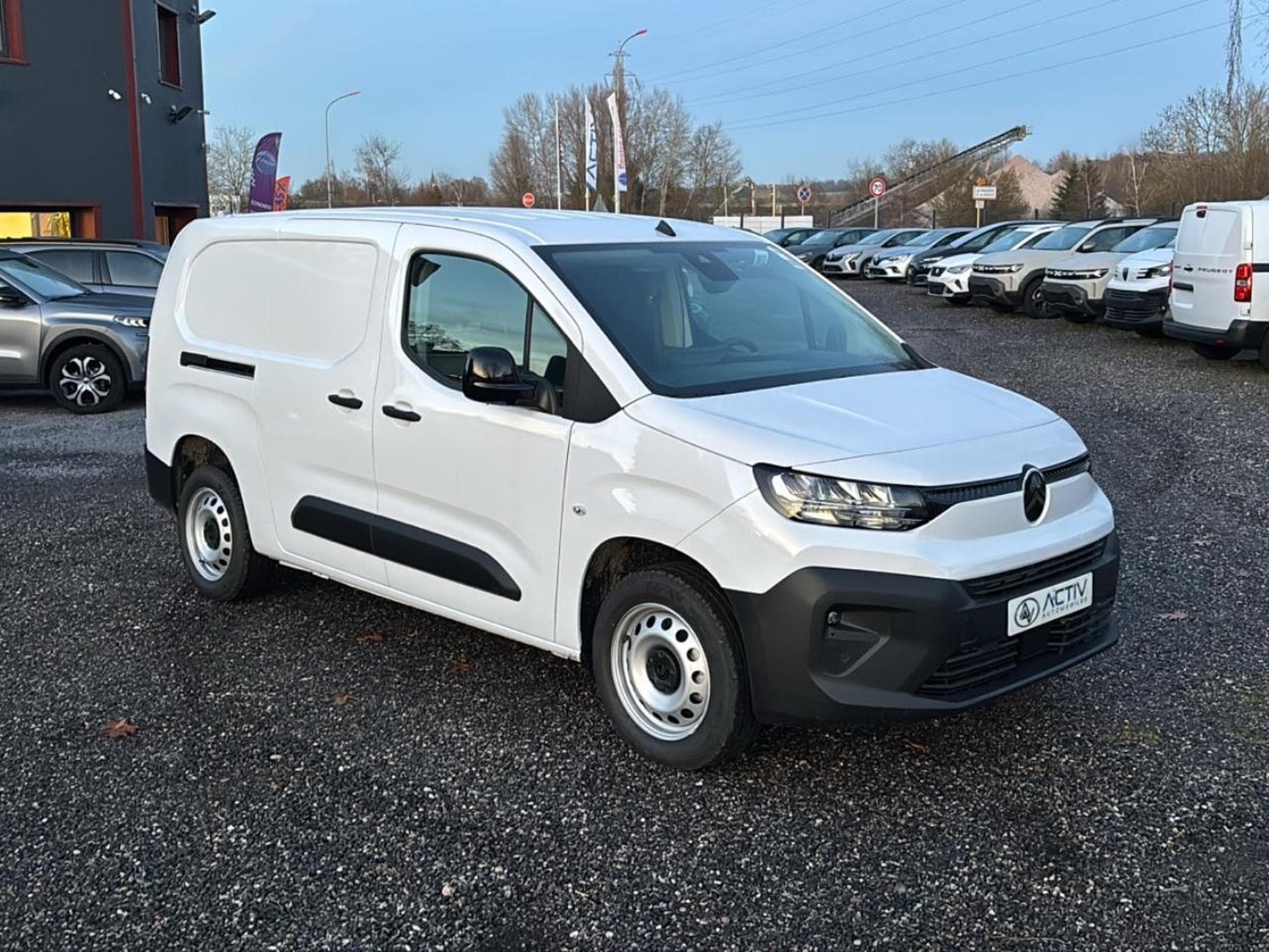 Citroen BERLINGO VAN XL 950KG BLUEHDI 130 EAT8 (2025) - Foto 3