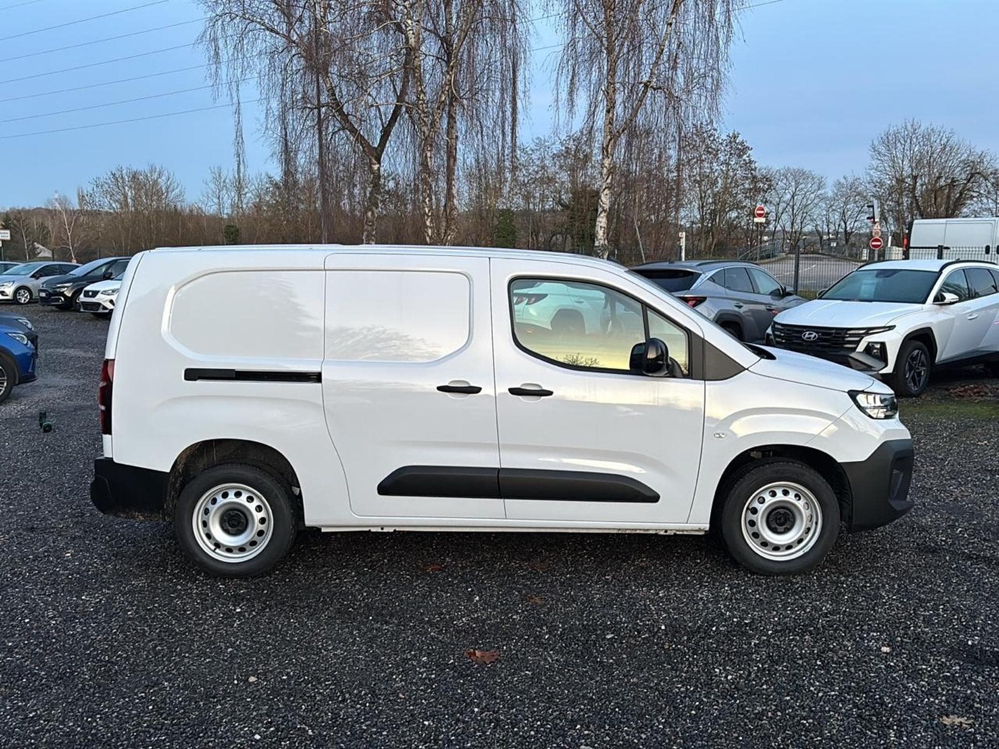Citroen BERLINGO VAN XL 950KG BLUEHDI 130 EAT8 (2025) - Foto 4