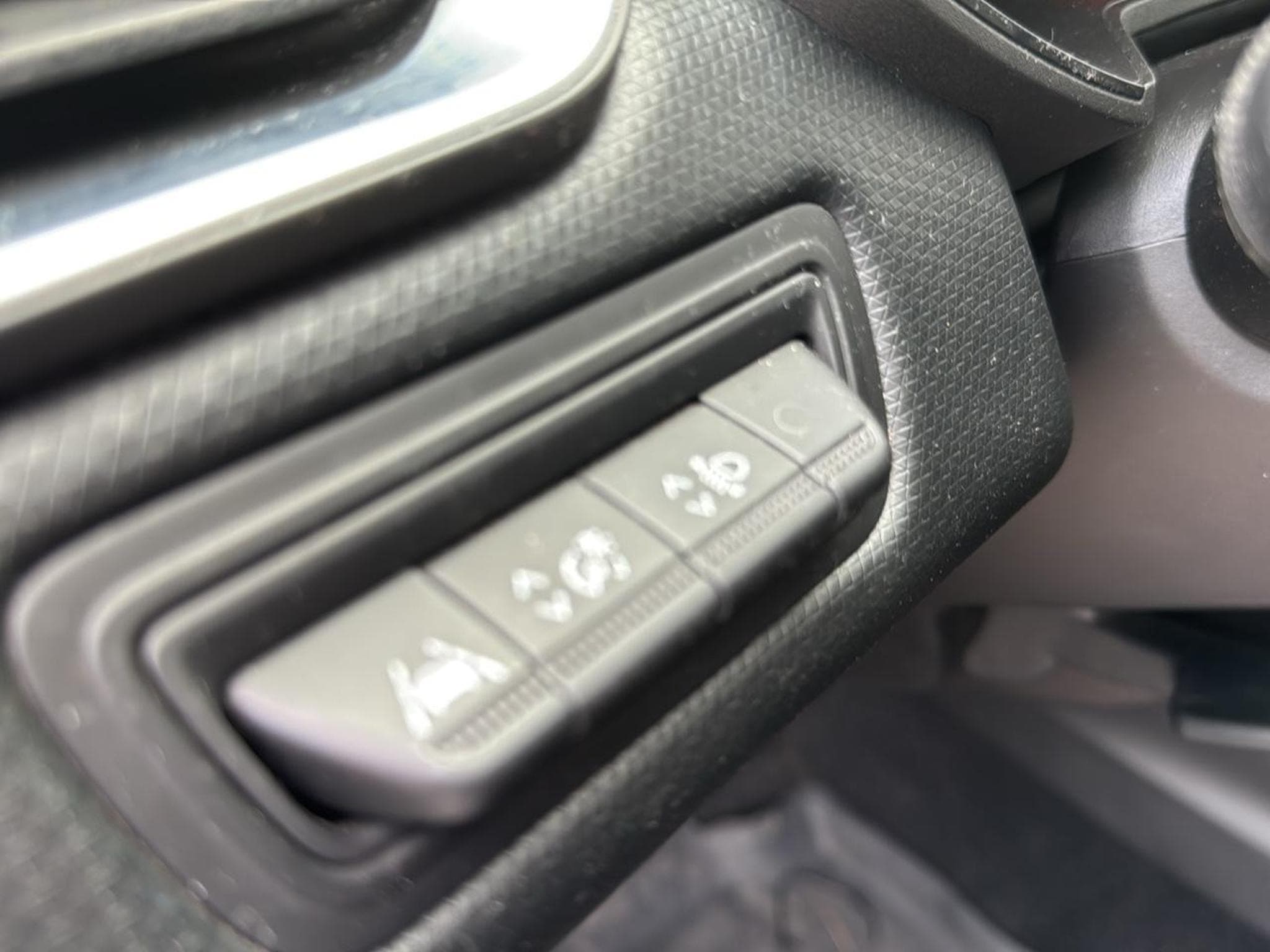 Renault CLIO V 1.0 TCE 90 ZEN (2021) - Photo 15