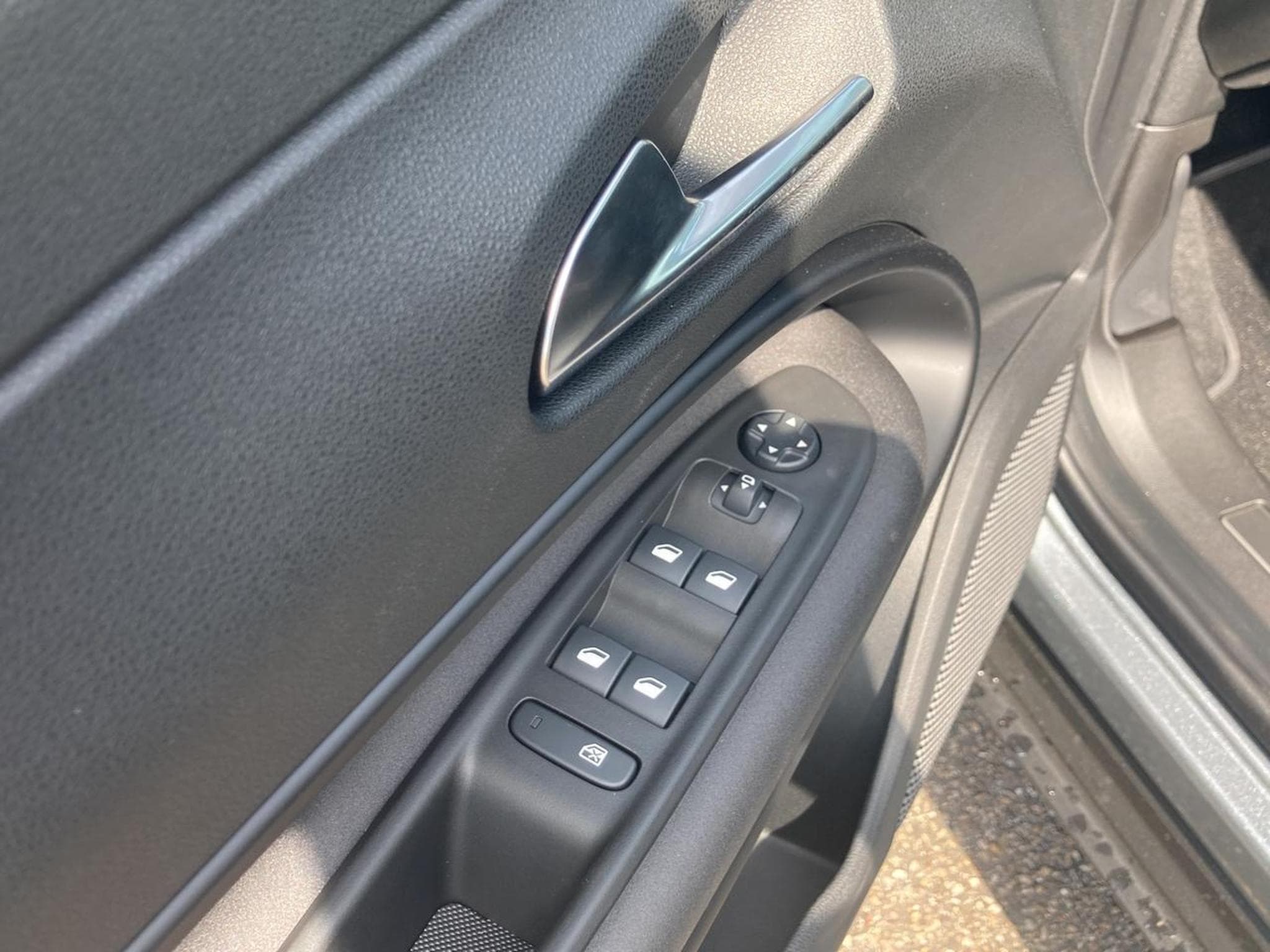 Alfa-Romeo JUNIOR 1.2 IBRIDA 145 SPECIALE E-DCT6 (2026) - Foto 11