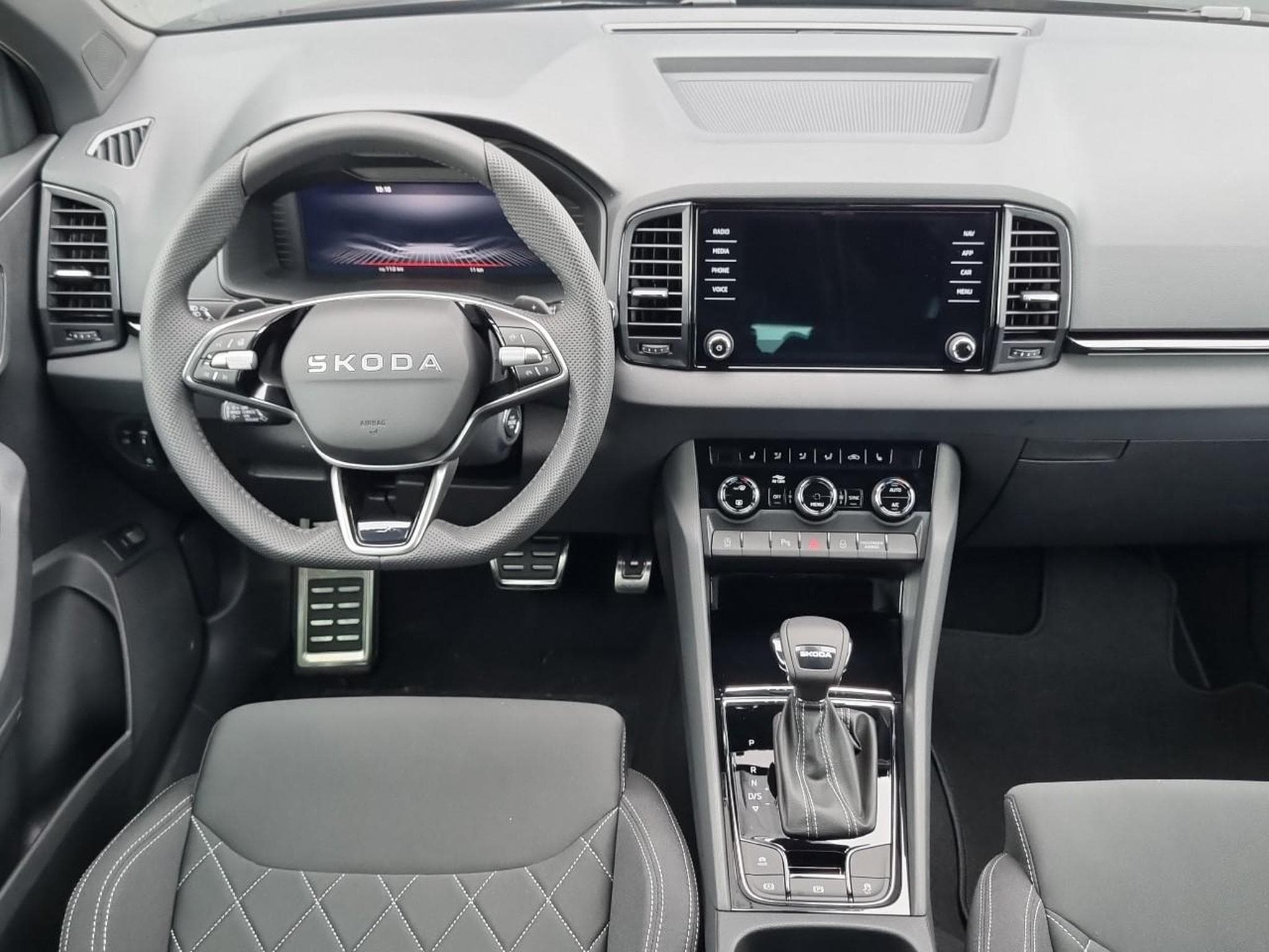 Skoda KAROQ 1.5 TSI 150 SPORTLINE DSG7 (2025) - Foto 17