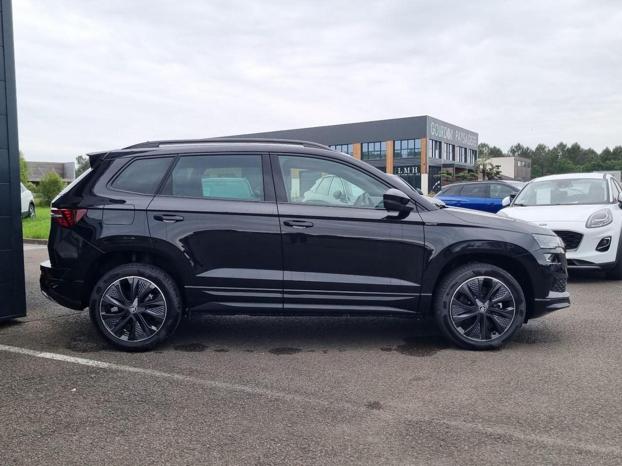 Skoda KAROQ 1.5 TSI 150 SPORTLINE DSG7 (2025) - Foto 4