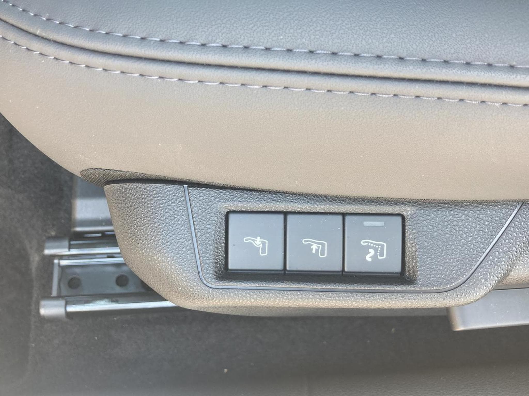 Alfa-Romeo JUNIOR 1.2 IBRIDA 145 SPECIALE E-DCT6 (2026) - Foto 12
