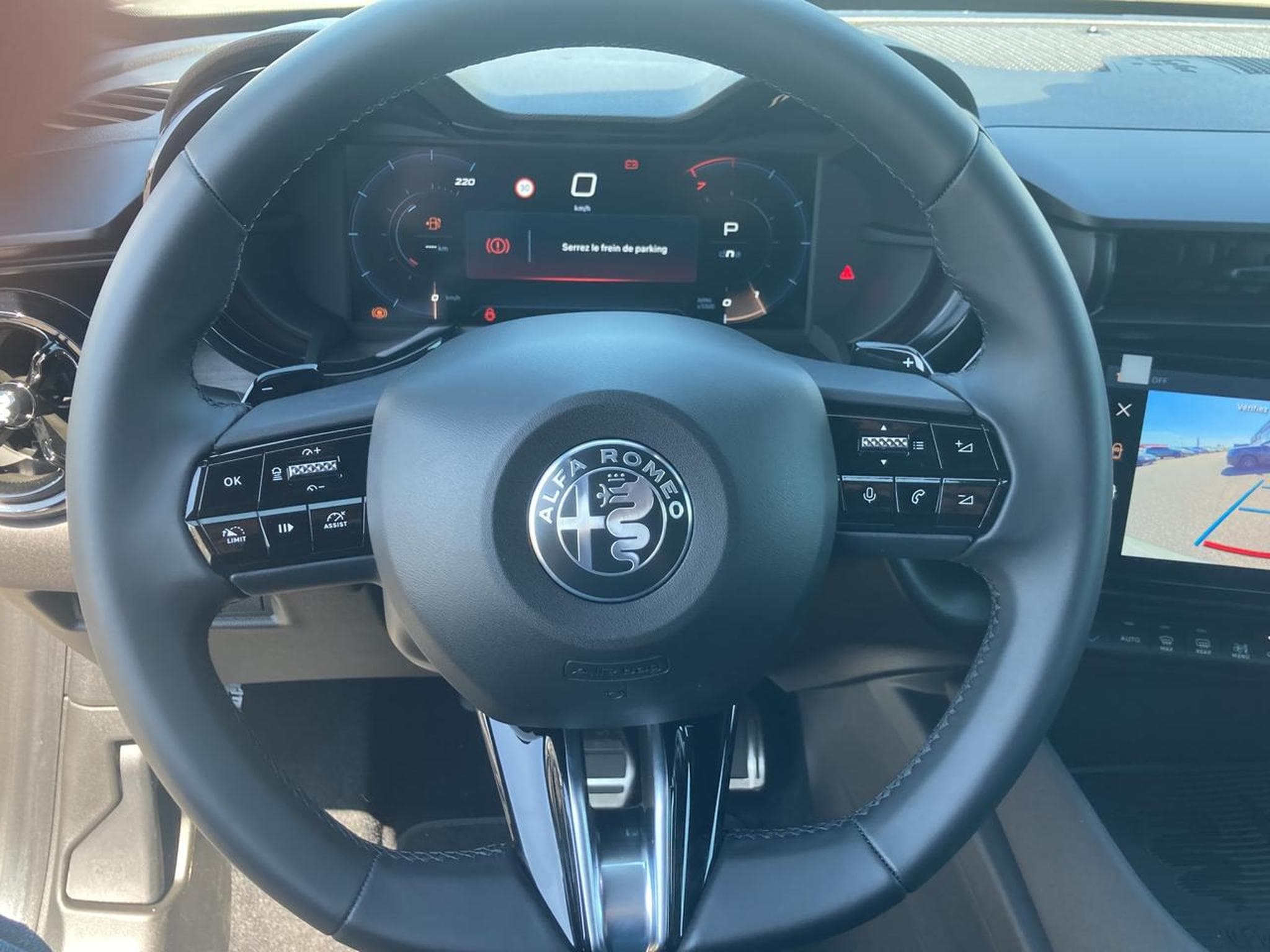 Alfa-Romeo JUNIOR 1.2 IBRIDA 145 SPECIALE E-DCT6 (2026) - Foto 14