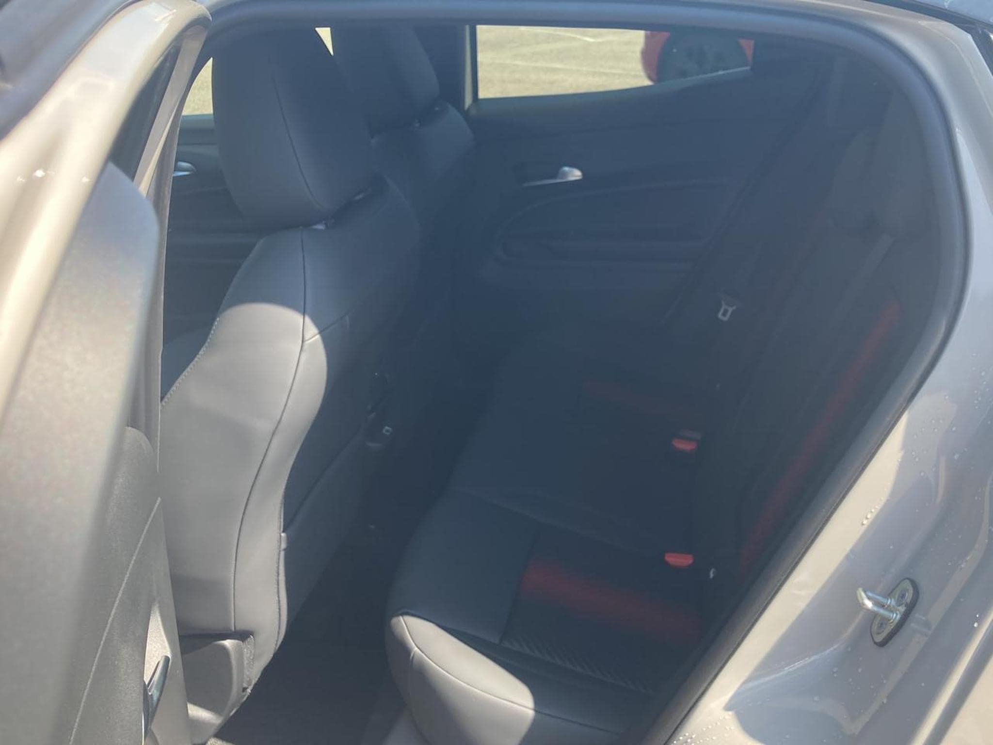 Alfa-Romeo JUNIOR 1.2 IBRIDA 145 SPECIALE E-DCT6 (2026) - Foto 18