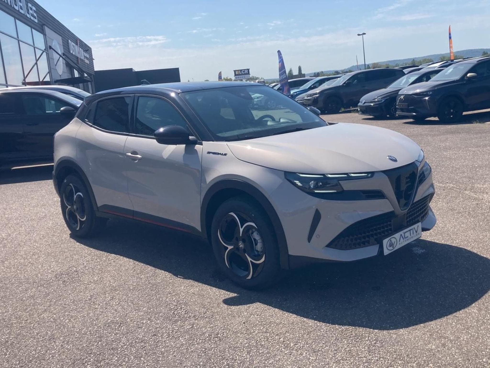 Alfa-Romeo JUNIOR 1.2 IBRIDA 145 SPECIALE E-DCT6 (2026) - Foto 2