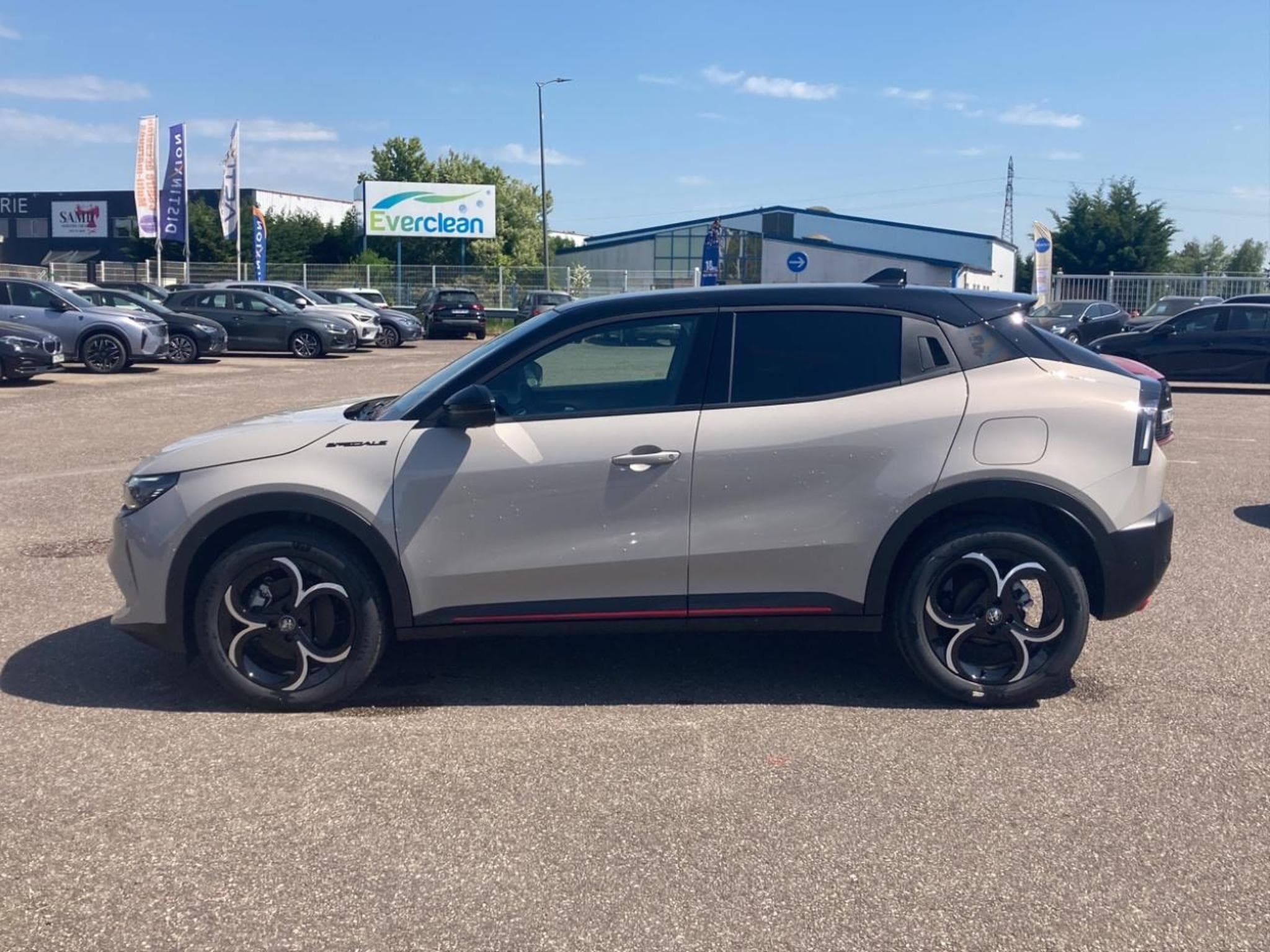 Alfa-Romeo JUNIOR 1.2 IBRIDA 145 SPECIALE E-DCT6 (2026) - Foto 8