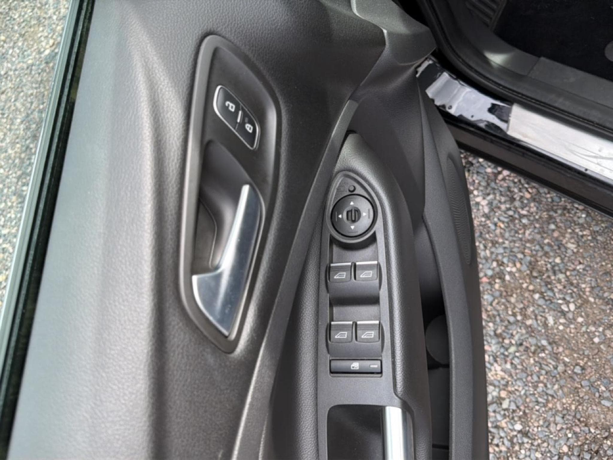 Ford Kuga 1.5 TDCI 120 TITANIUM 4X2 EURO6.2 (2019) - Foto 17