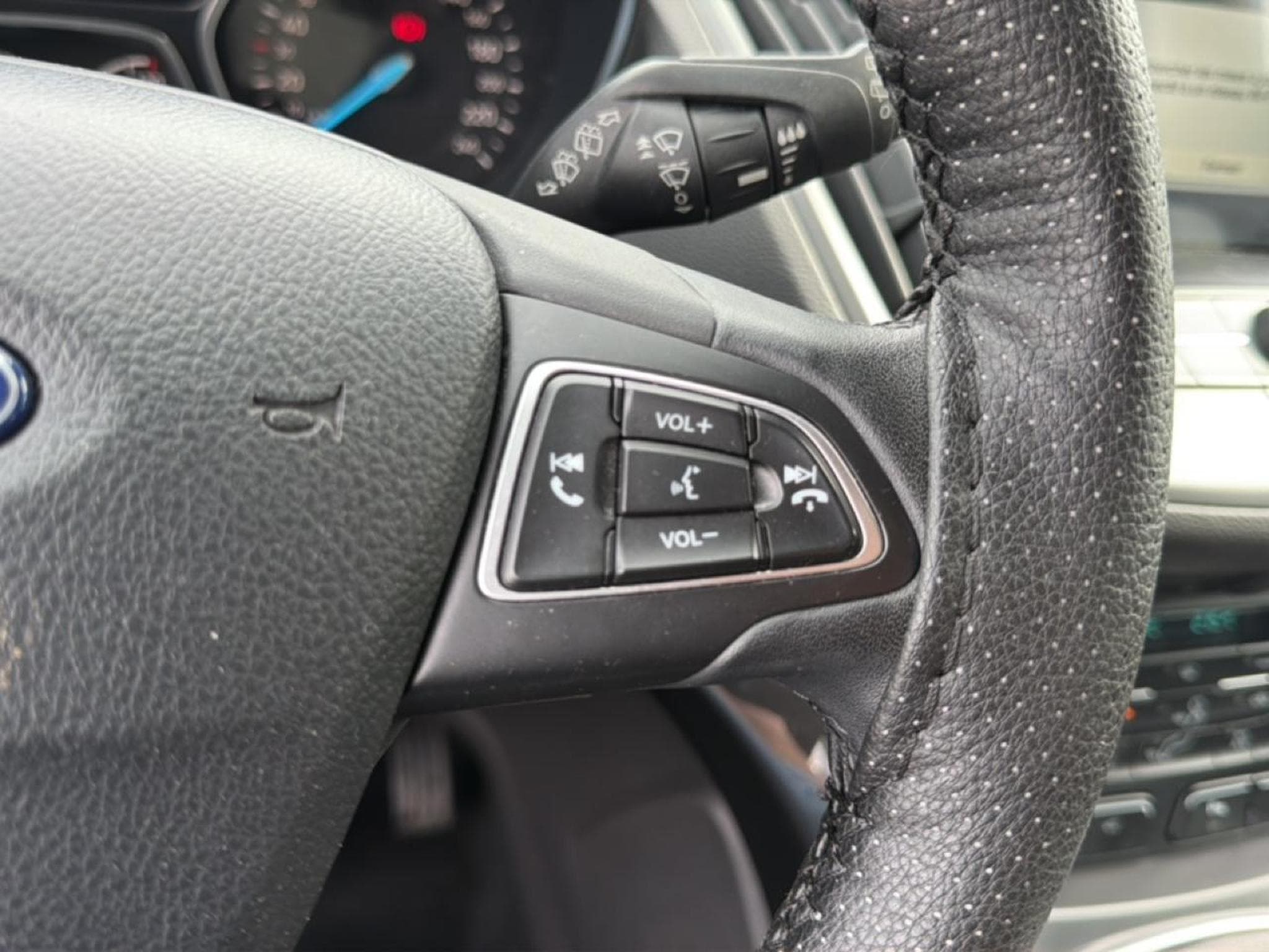Ford Kuga 1.5 TDCI 120 TITANIUM 4X2 EURO6.2 (2019) - Foto 20