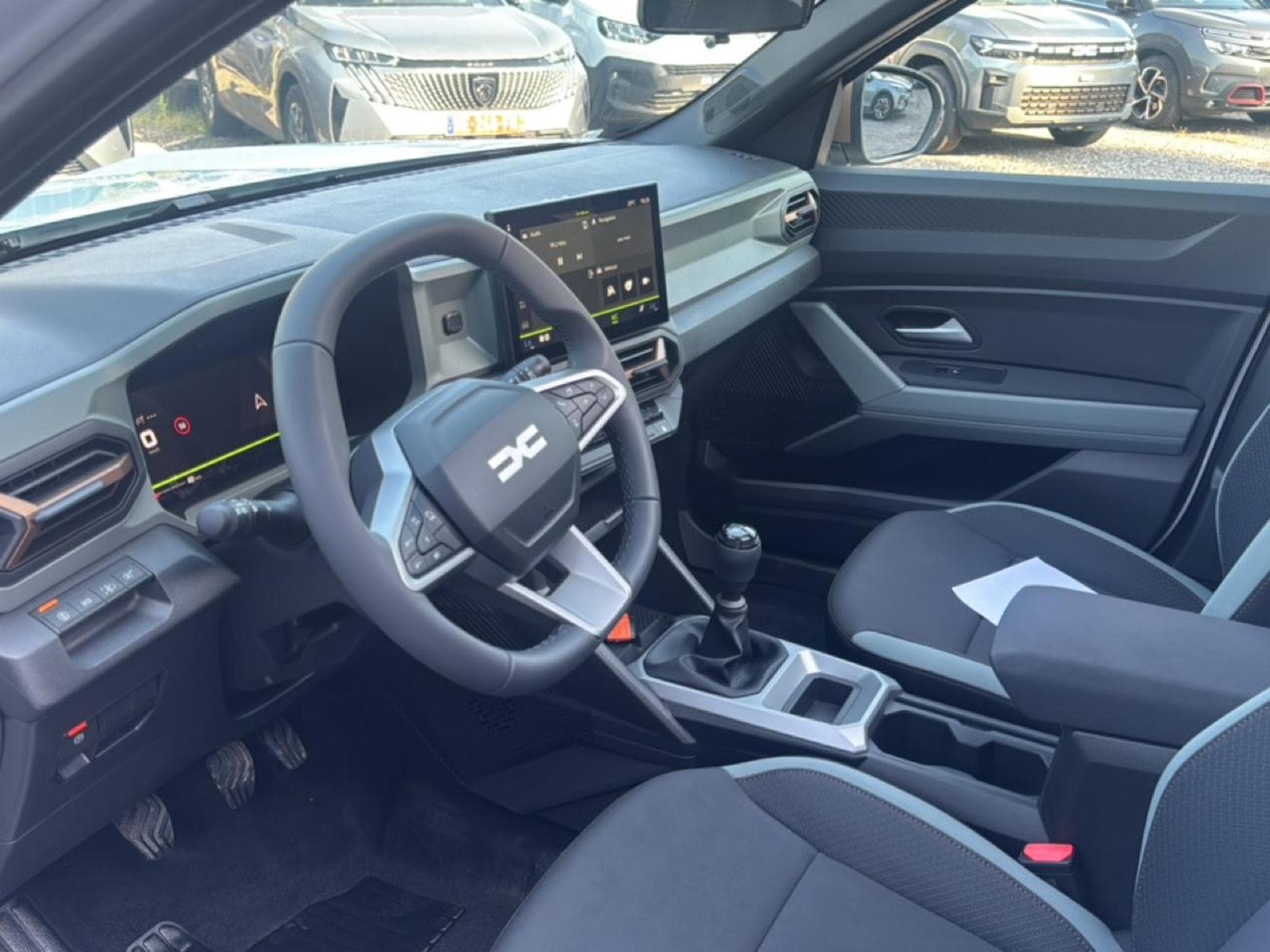 Dacia BIGSTER 1.2 MILD HYBRID 140 EXTREME (2026) - Foto 11