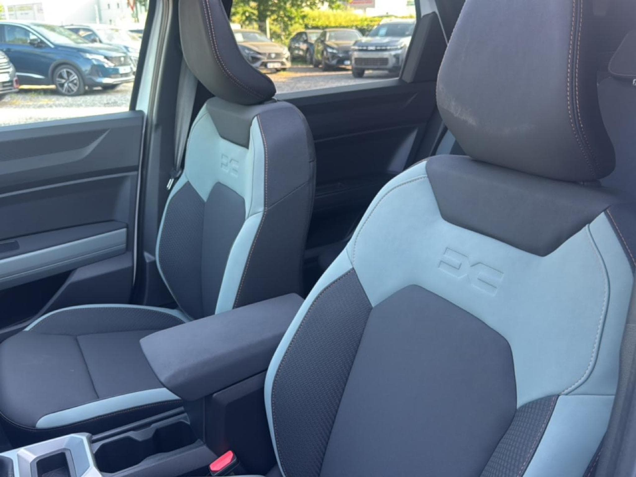 Dacia BIGSTER 1.2 MILD HYBRID 140 EXTREME (2026) - Foto 12