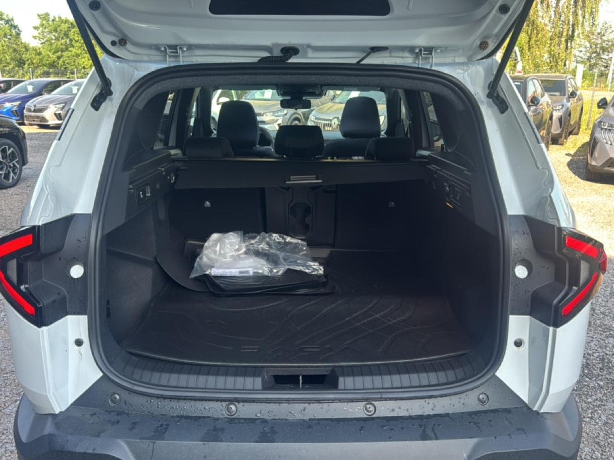 Dacia BIGSTER 1.2 MILD HYBRID 140 EXTREME (2026) - Foto 16