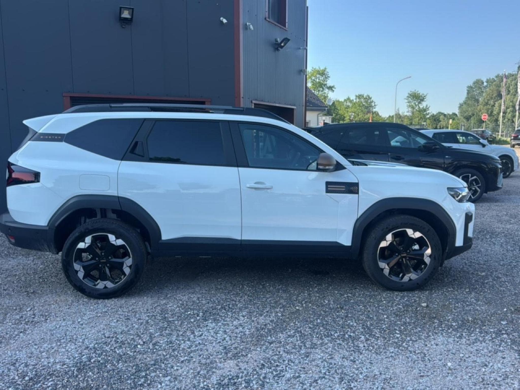 Dacia BIGSTER 1.2 MILD HYBRID 140 EXTREME (2026) - Foto 4