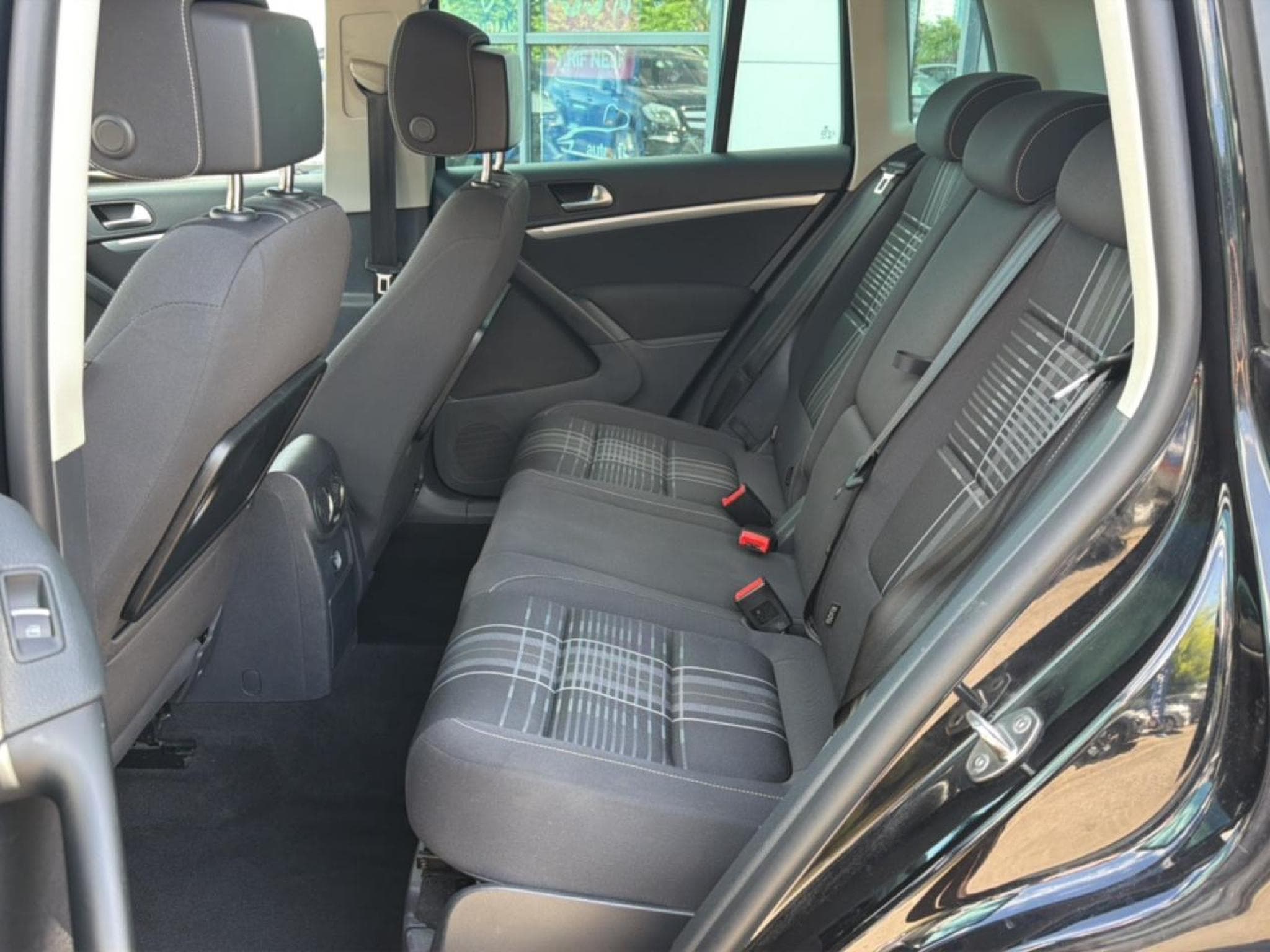 VW TIGUAN 2.0 TDI 110 BLUEMOTION TECHNOLOGY FAP LOUNGE (2015) - Foto 13