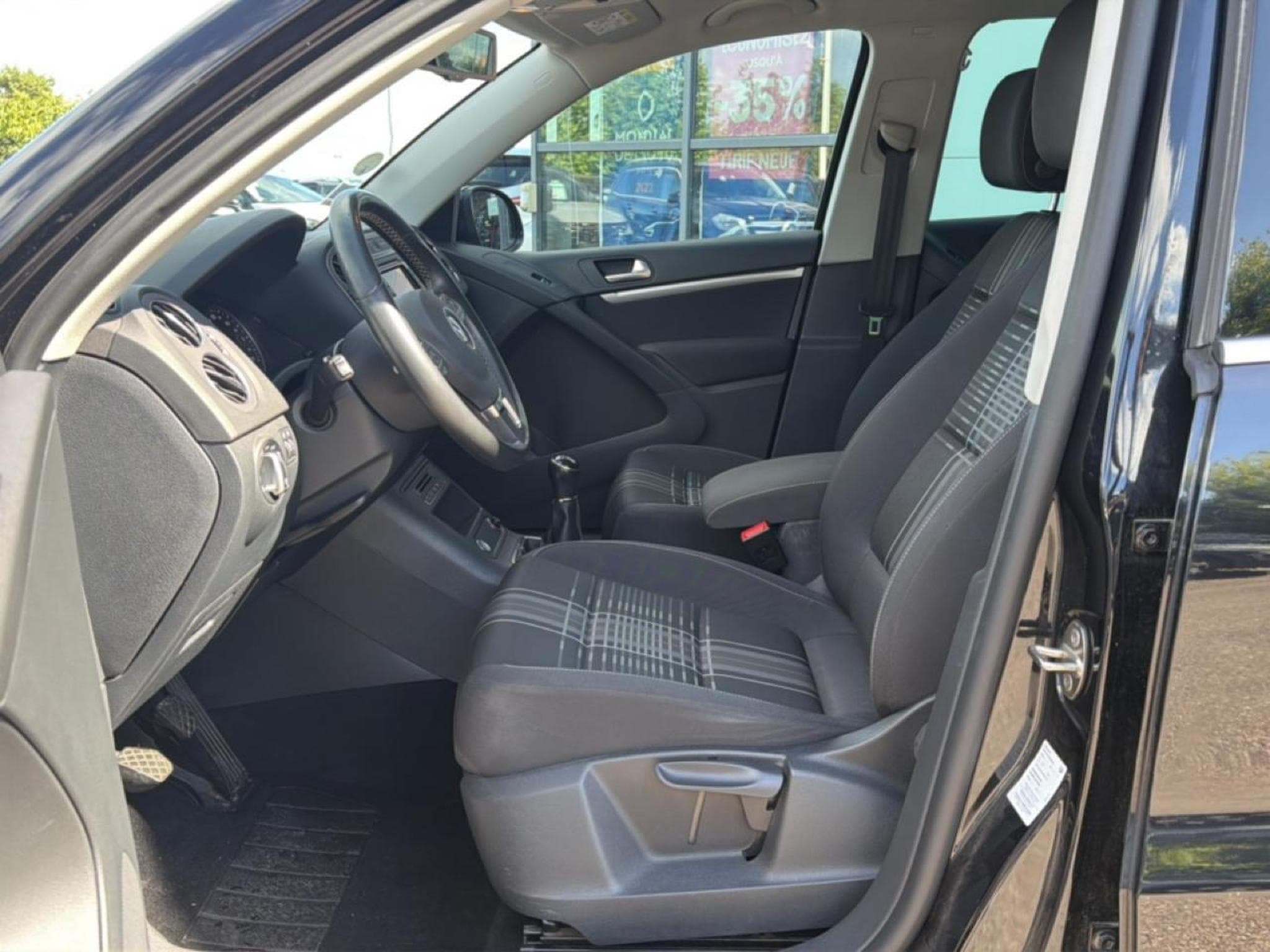 VW TIGUAN 2.0 TDI 110 BLUEMOTION TECHNOLOGY FAP LOUNGE (2015) - Foto 16
