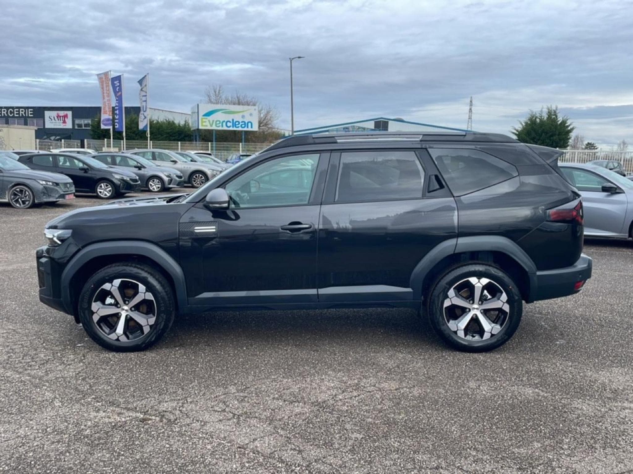 Dacia BIGSTER 1.8 HYBRID 155 JOURNEY (2025) - Foto 8