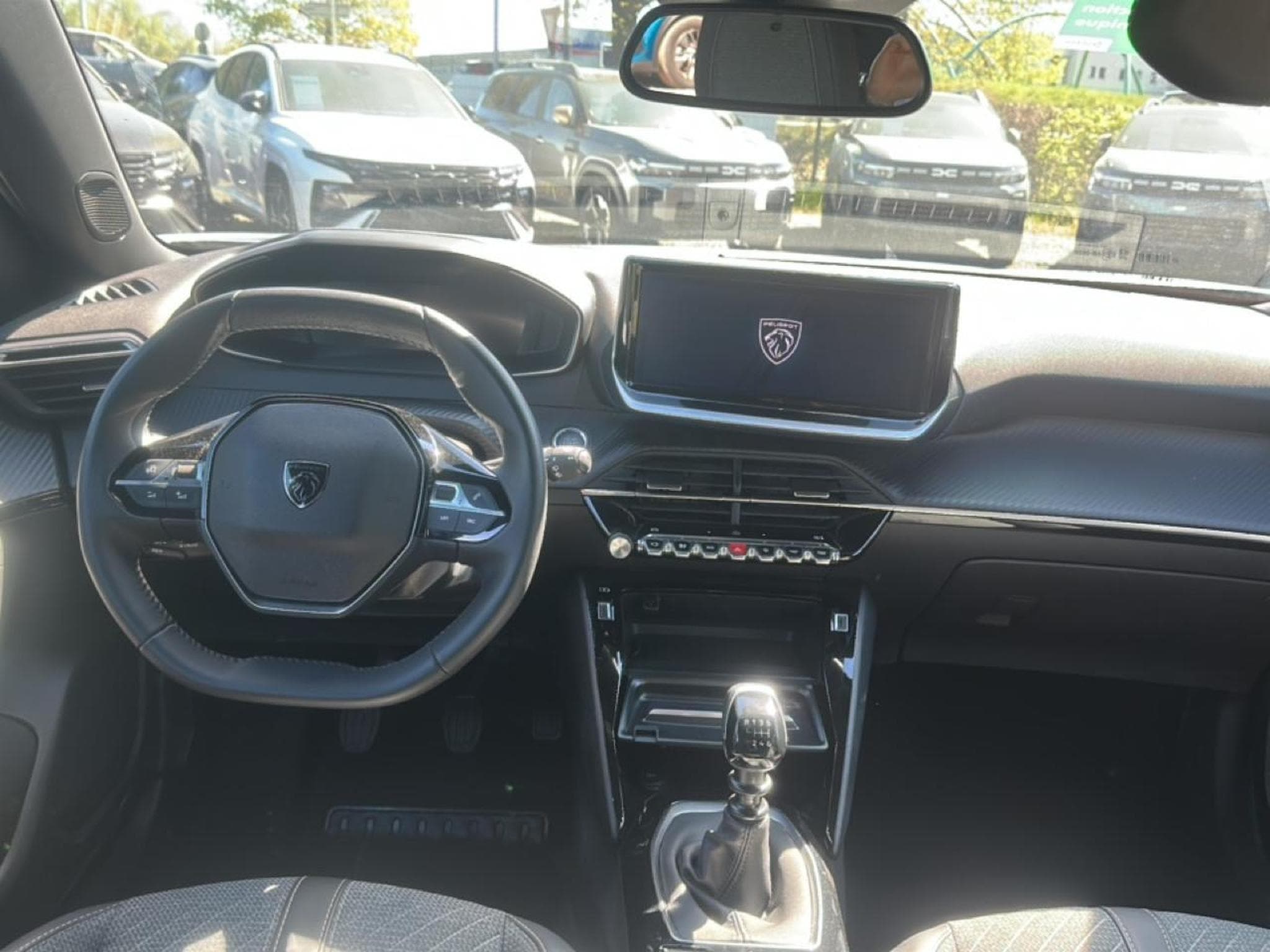Peugeot 2008 1.2 100 ALLURE (2025) - Foto 14